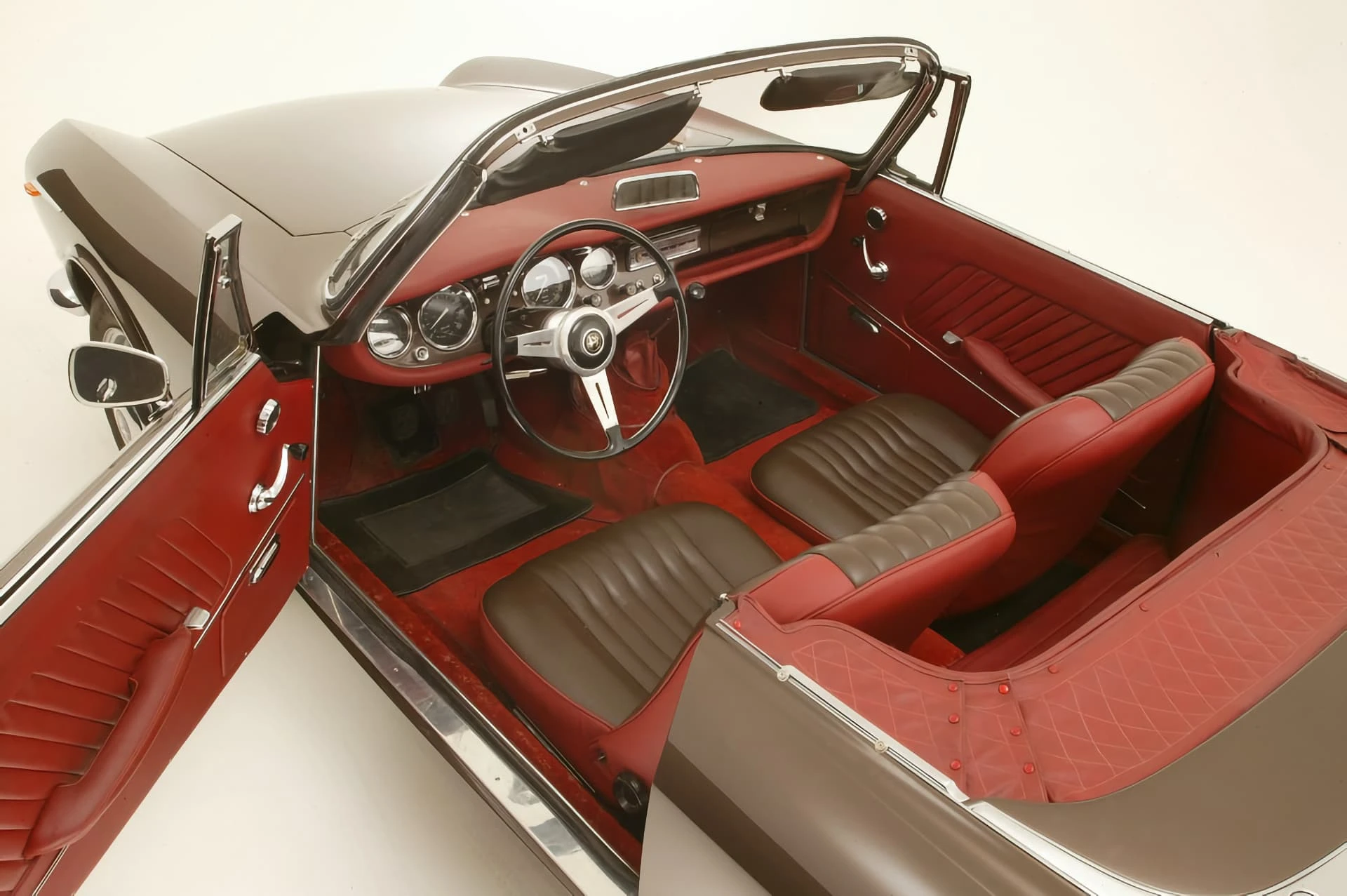 Alfa Romeo Giulia GT Spider Bertone 1962 3