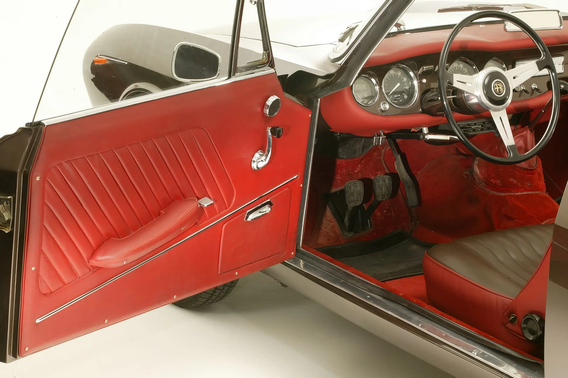 Alfa Romeo Giulia GT Spider Bertone 1962 8