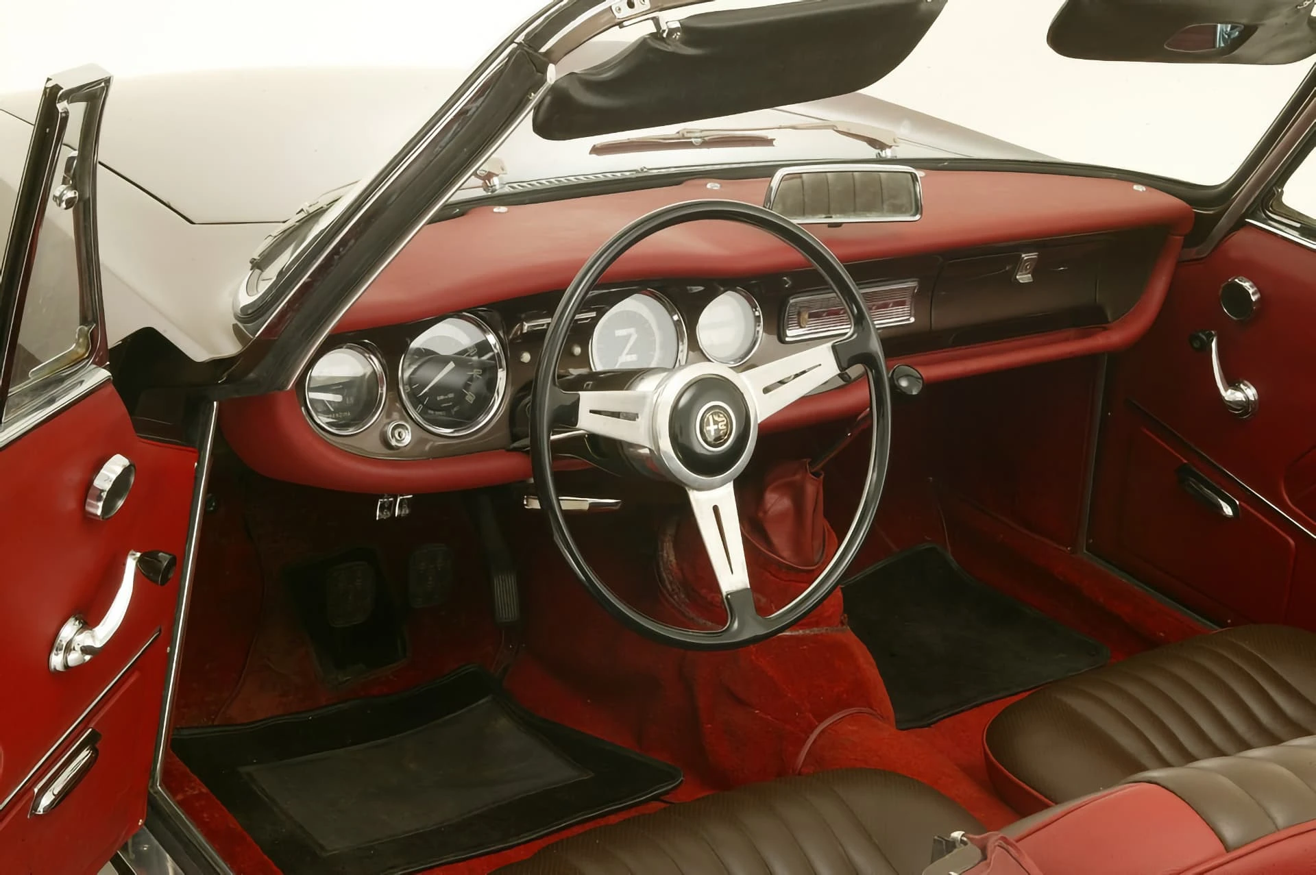 Alfa Romeo Giulia GT Spider Bertone 1962 9