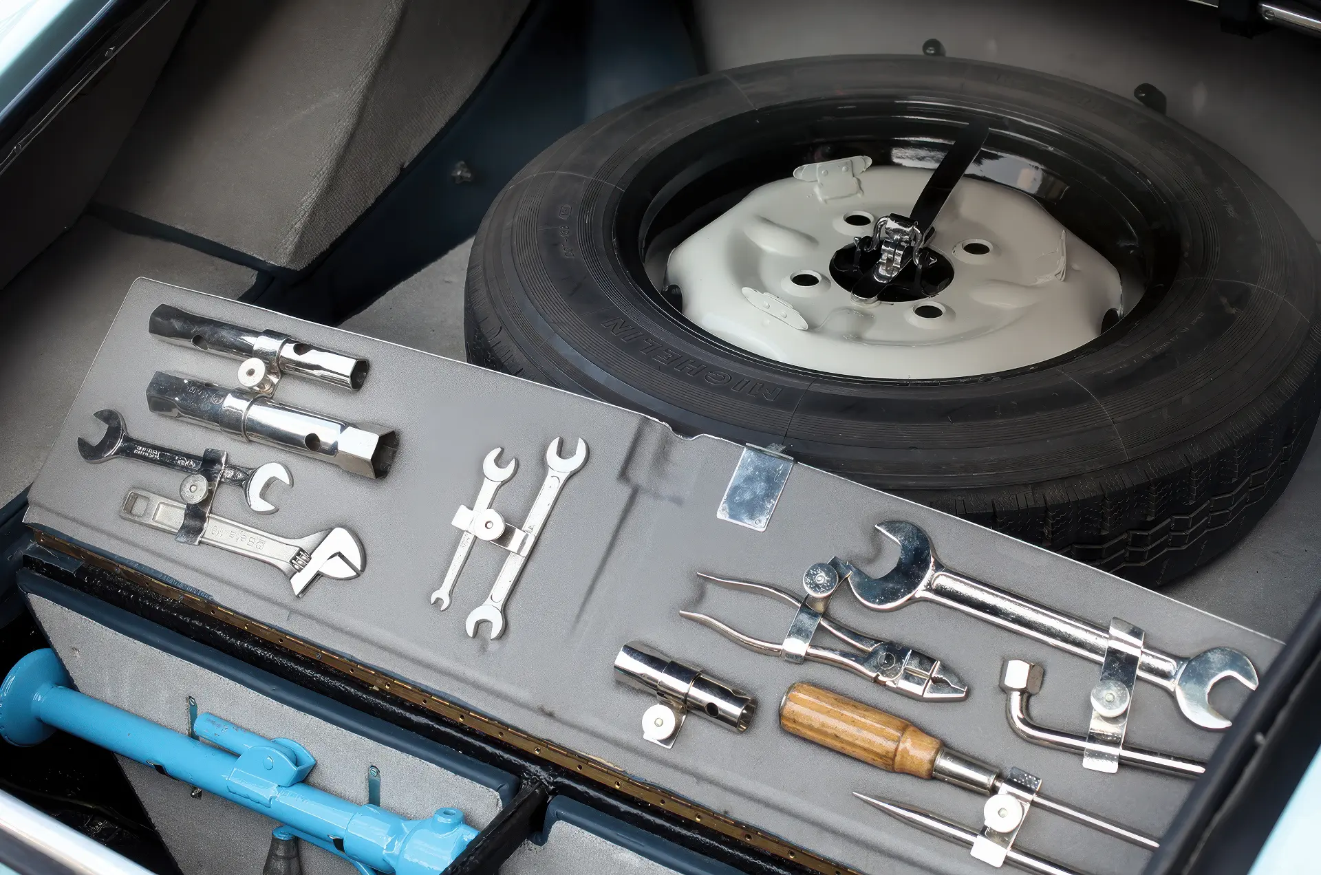 Lancia-Aurelia-B53-coupe-Allemano-1952-39