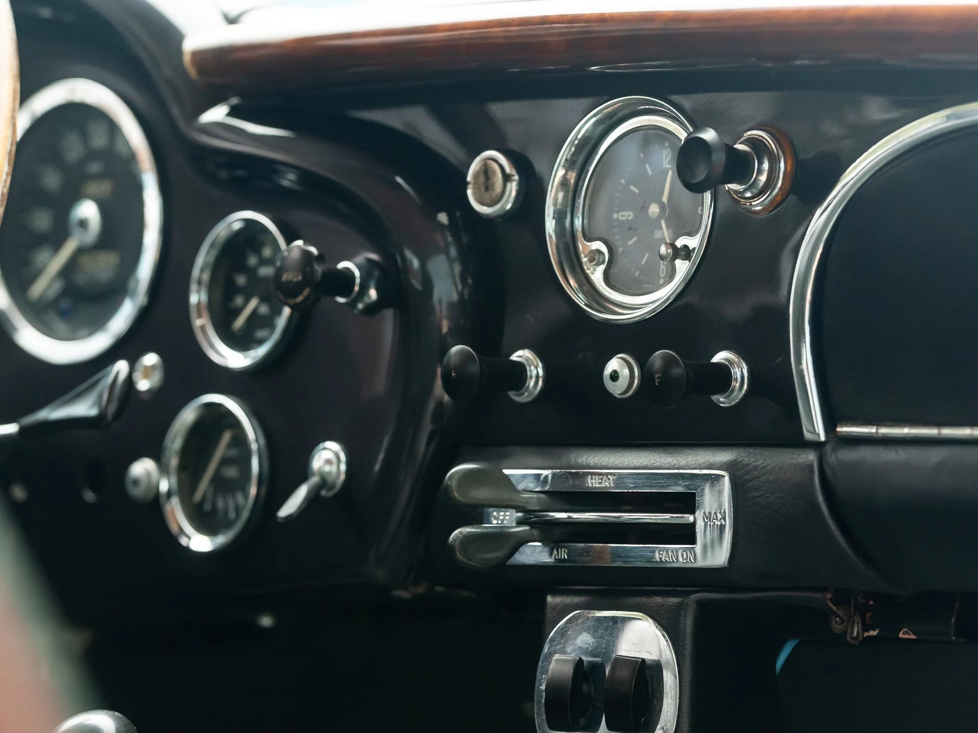 Aston Martin DB4 'Special Series Engine' Series IV (Touring) - 1962 48