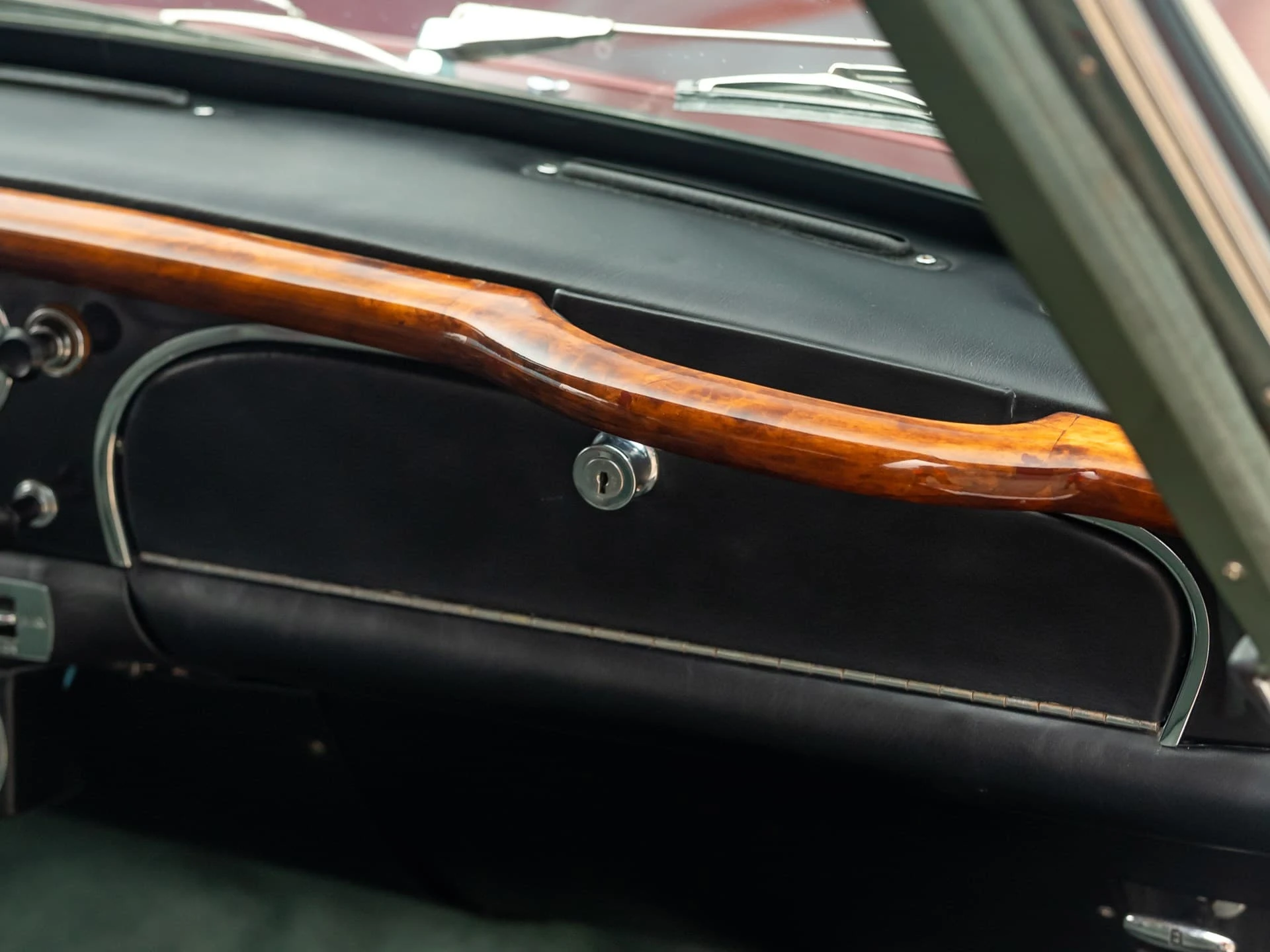 Aston Martin DB4 'Special Series Engine' Series IV (Touring) - 1962 54