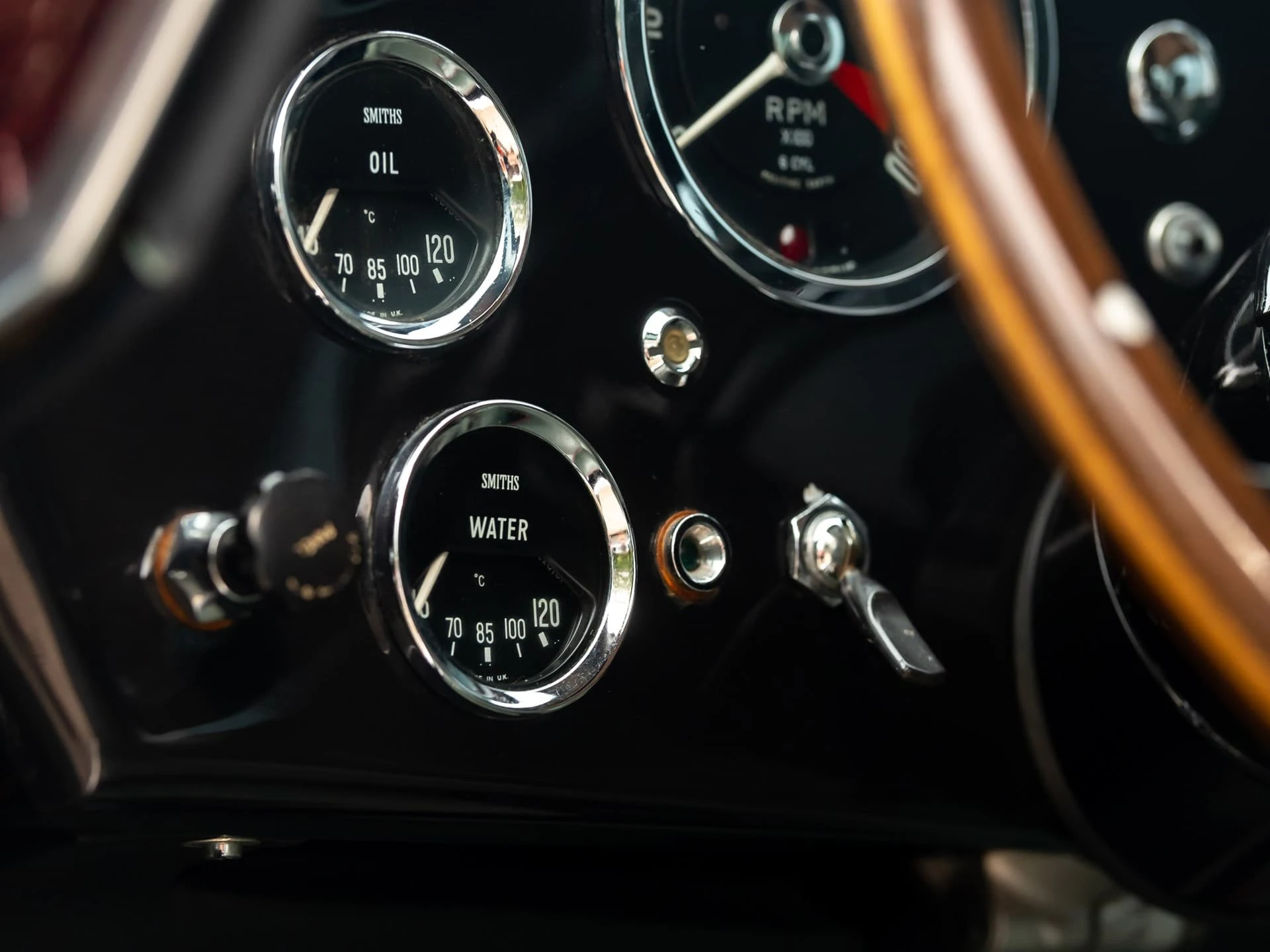 Aston Martin DB4 'Special Series Engine' Series IV (Touring) - 1962 9b