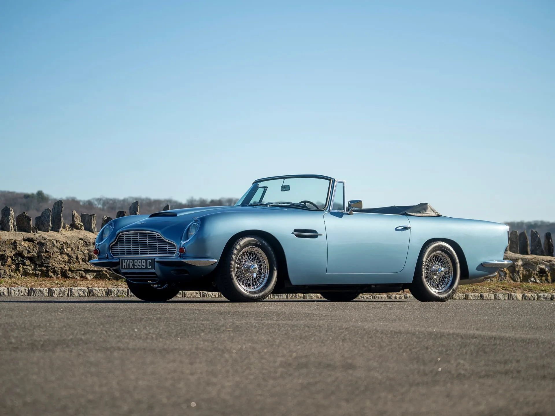 Aston Martin DB Volante - 1965 10