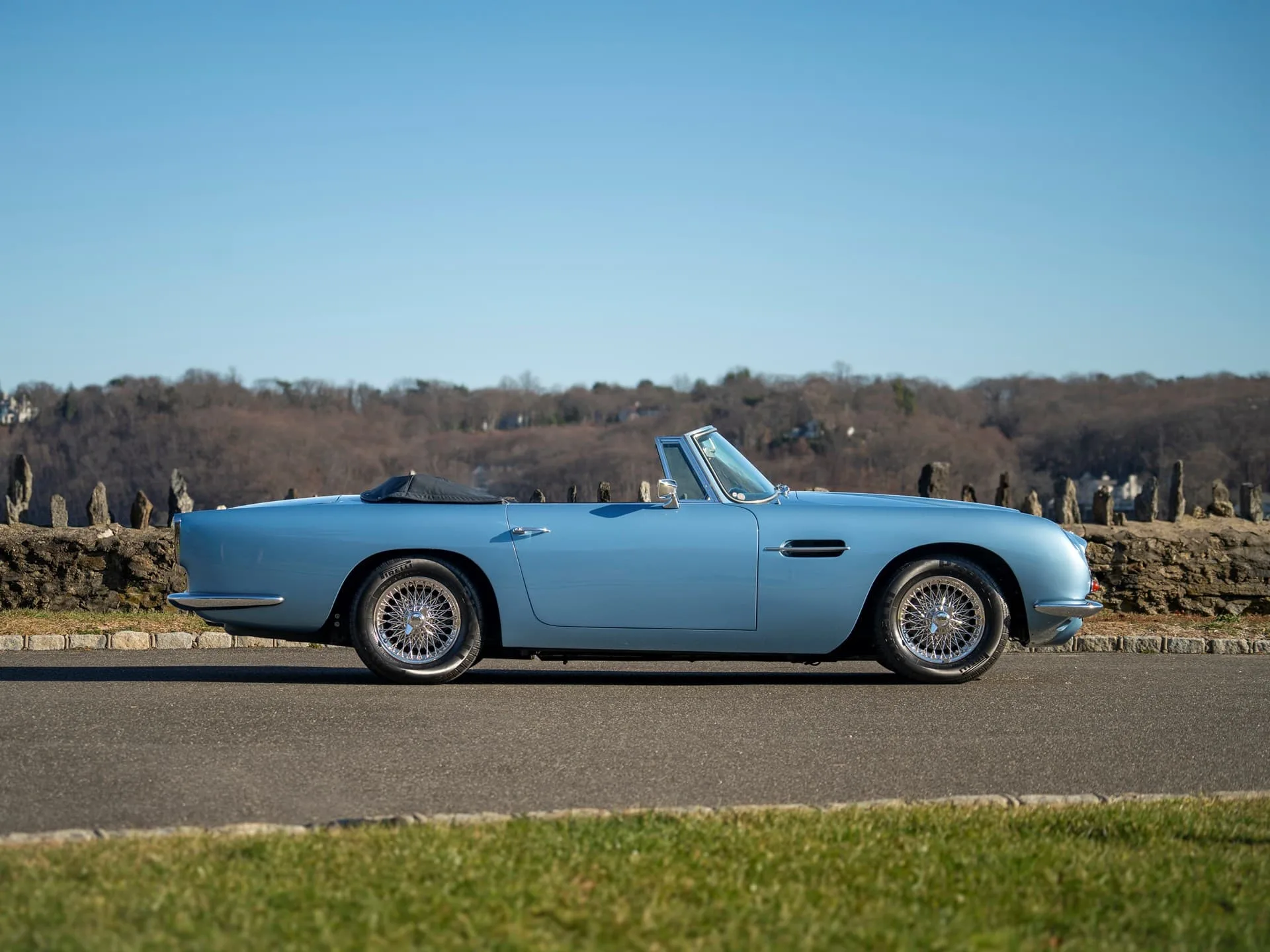 Aston Martin DB Volante - 1965 11