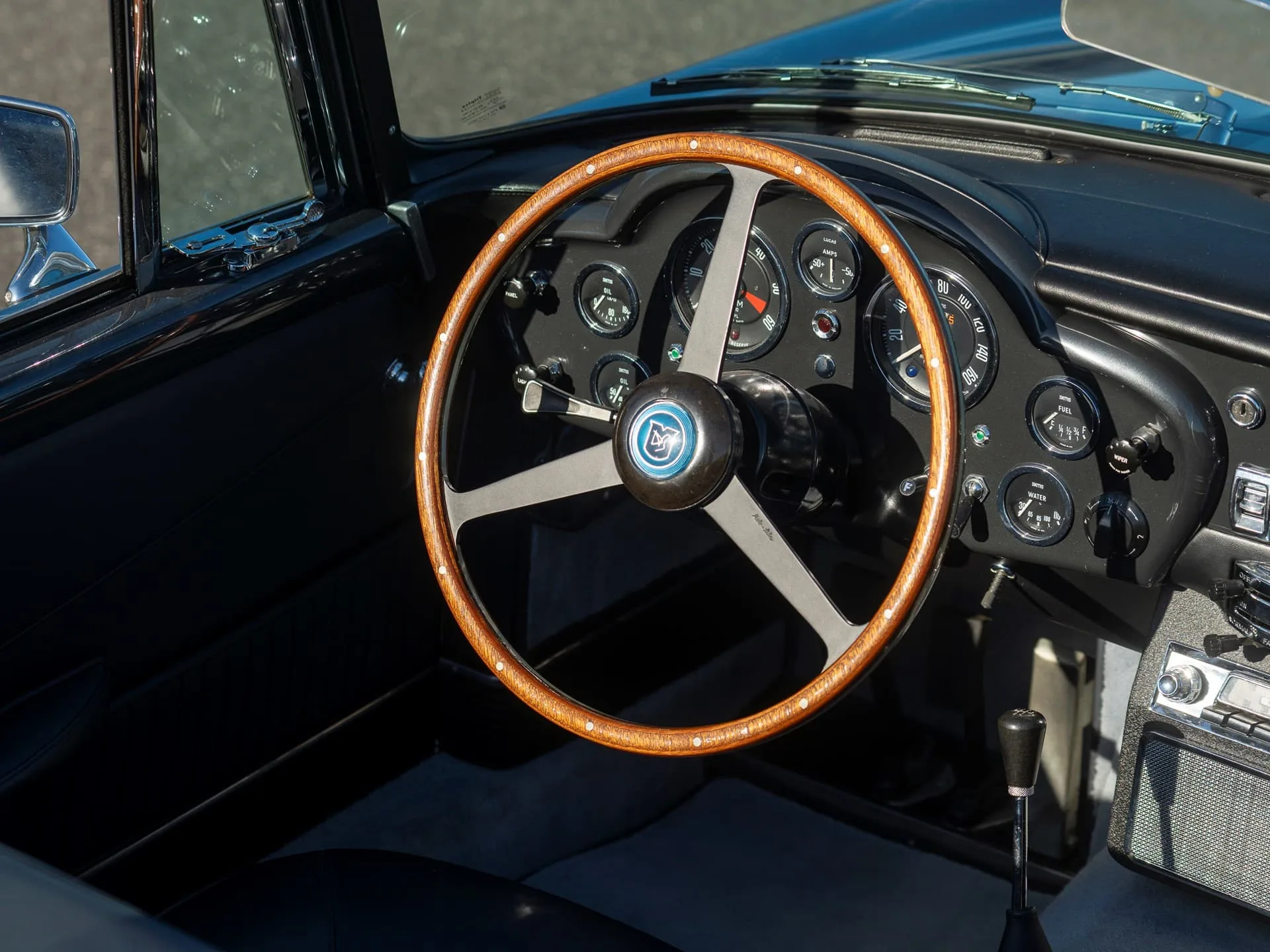 Aston Martin DB Volante - 1965 14