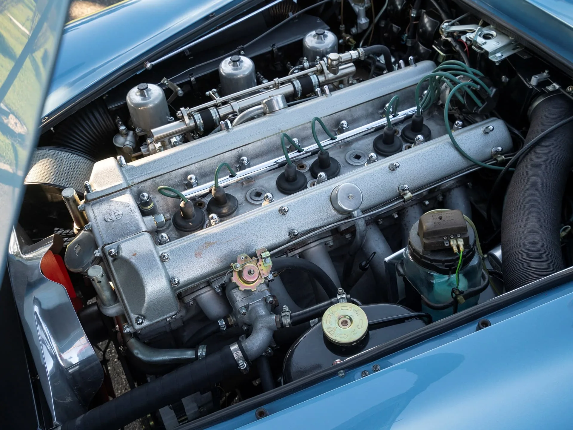 Aston Martin DB Volante - 1965 35