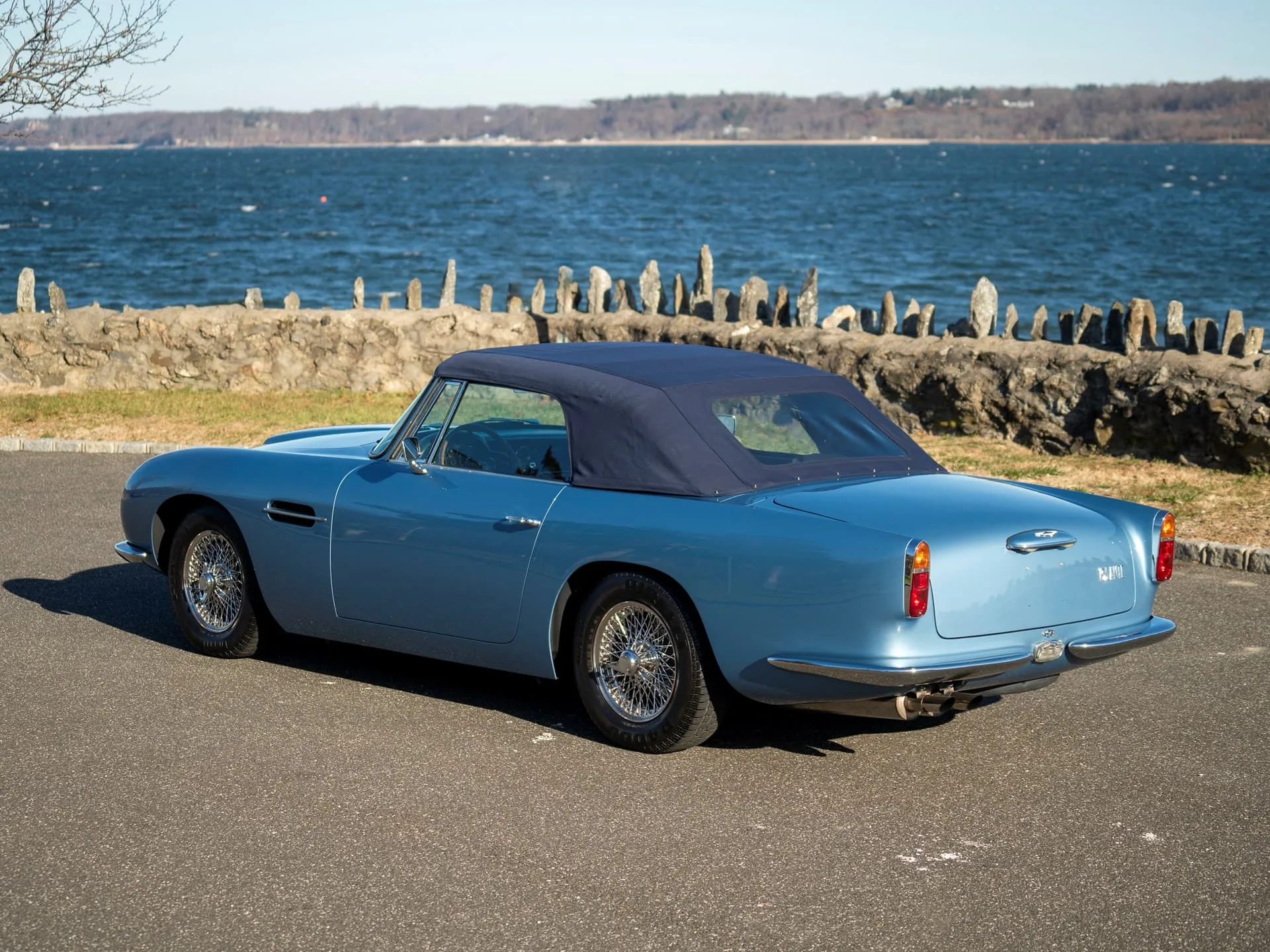 Aston Martin DB Volante - 1965 6