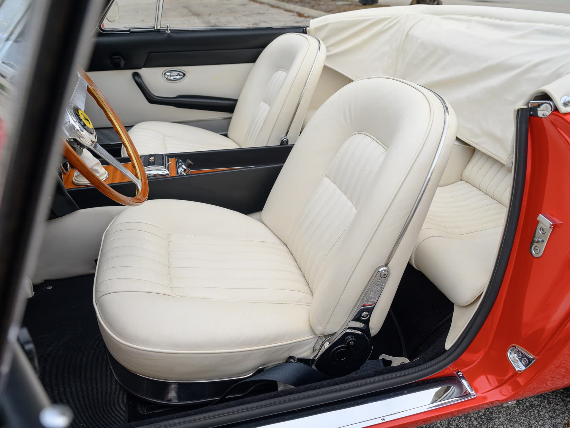 Ferrari-365-California-Spyder- Pininfarina - 1967 - 11