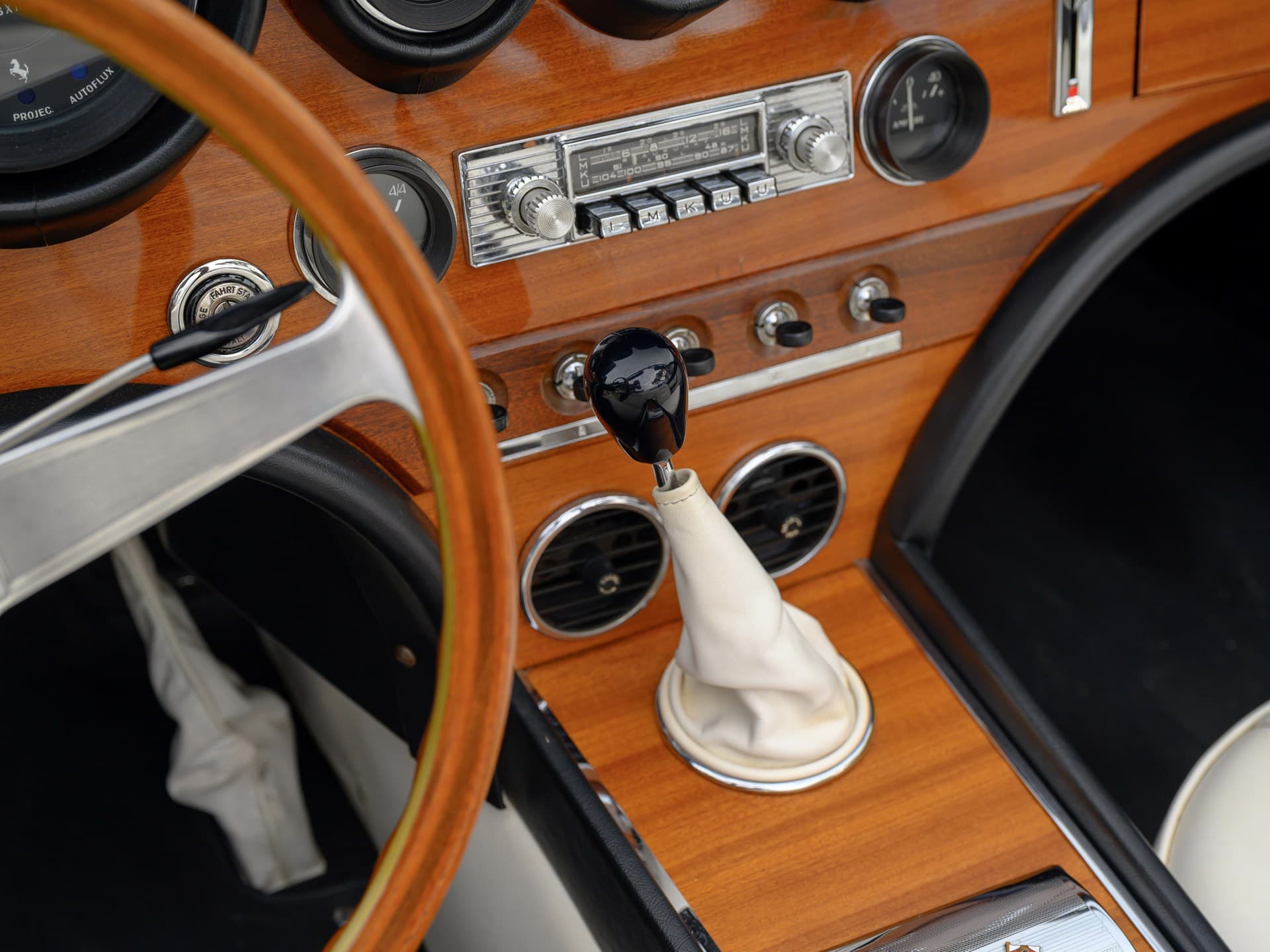 Ferrari-365-California-Spyder- Pininfarina - 1967 - 12