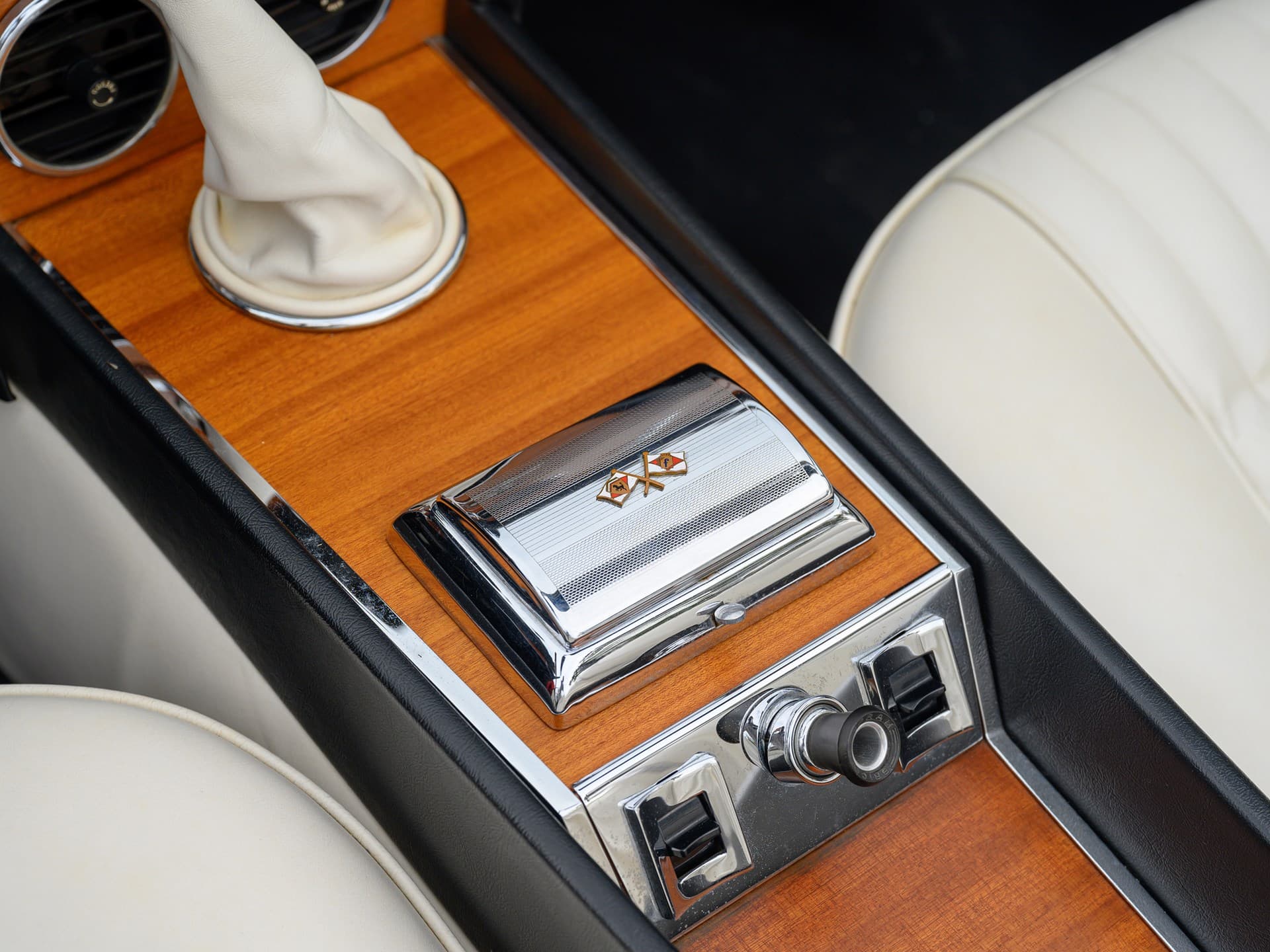 Ferrari-365-California-Spyder- Pininfarina - 1967 - 13