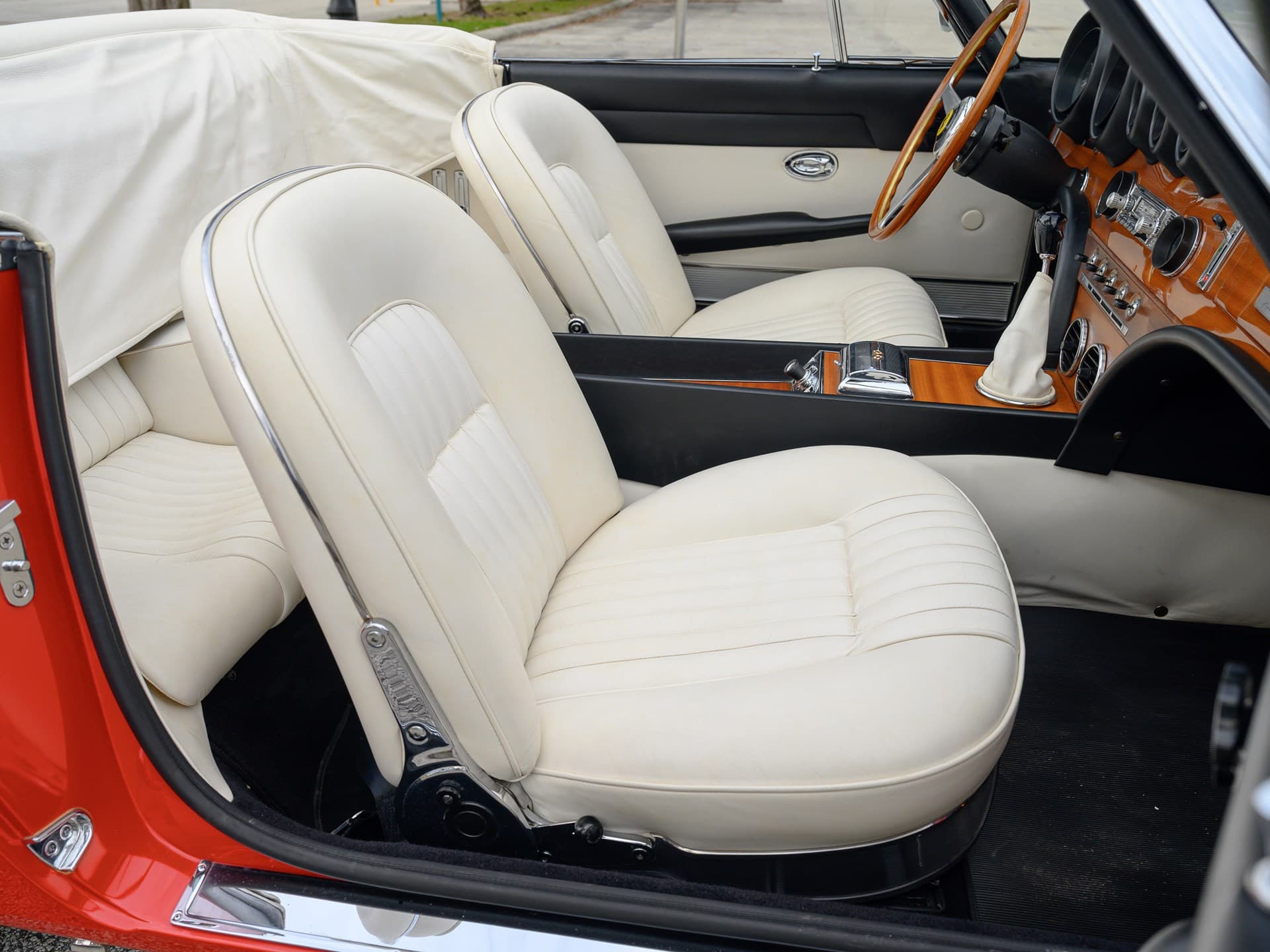 Ferrari-365-California-Spyder- Pininfarina - 1967 - 19