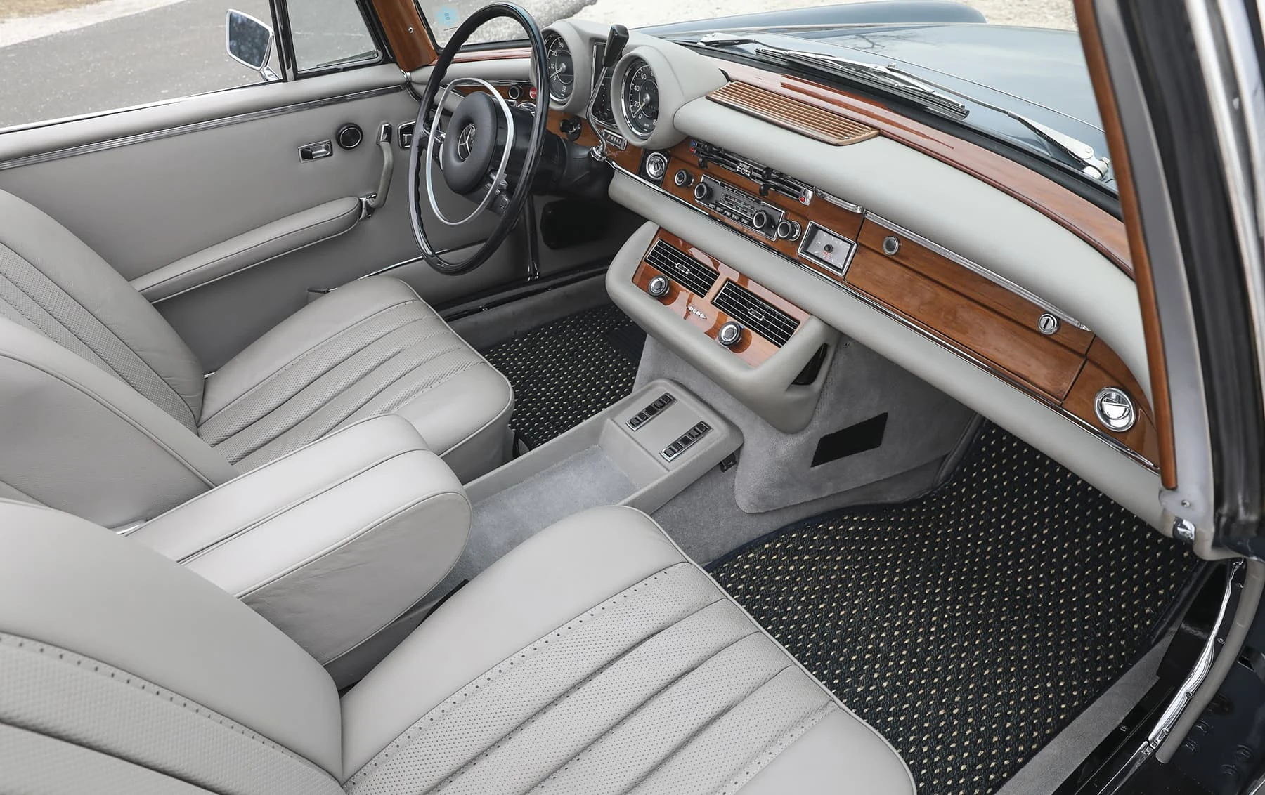Mercedes-Benz 280SE 3.5 Cabriolet - 1969-1971 - 24