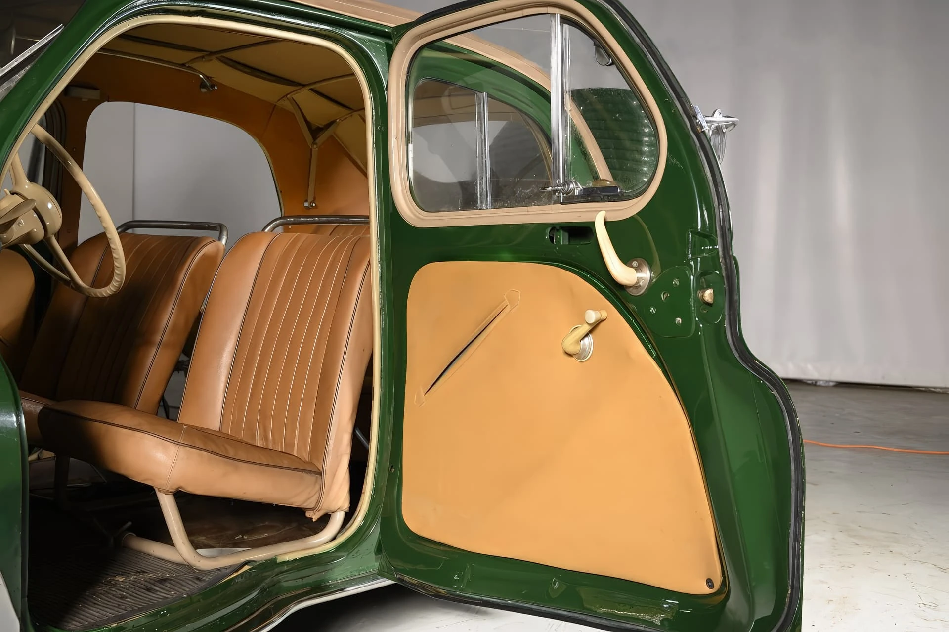 Renault 4CV Grand Luxe Découvrable - 1951 - 09