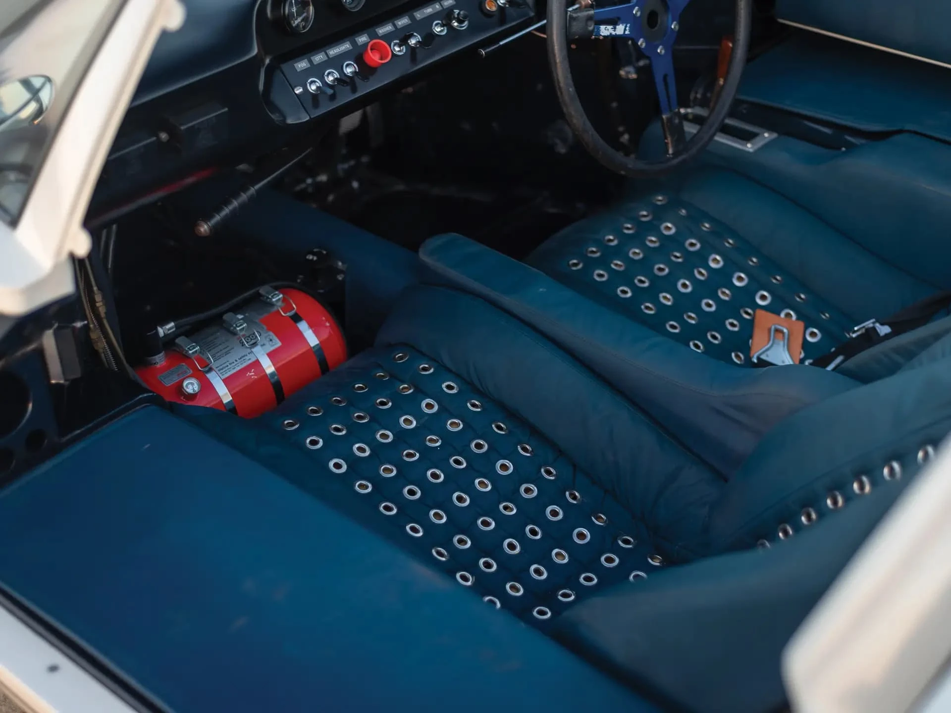 Ford GT40 Roadster Prototype - 1965 - 10