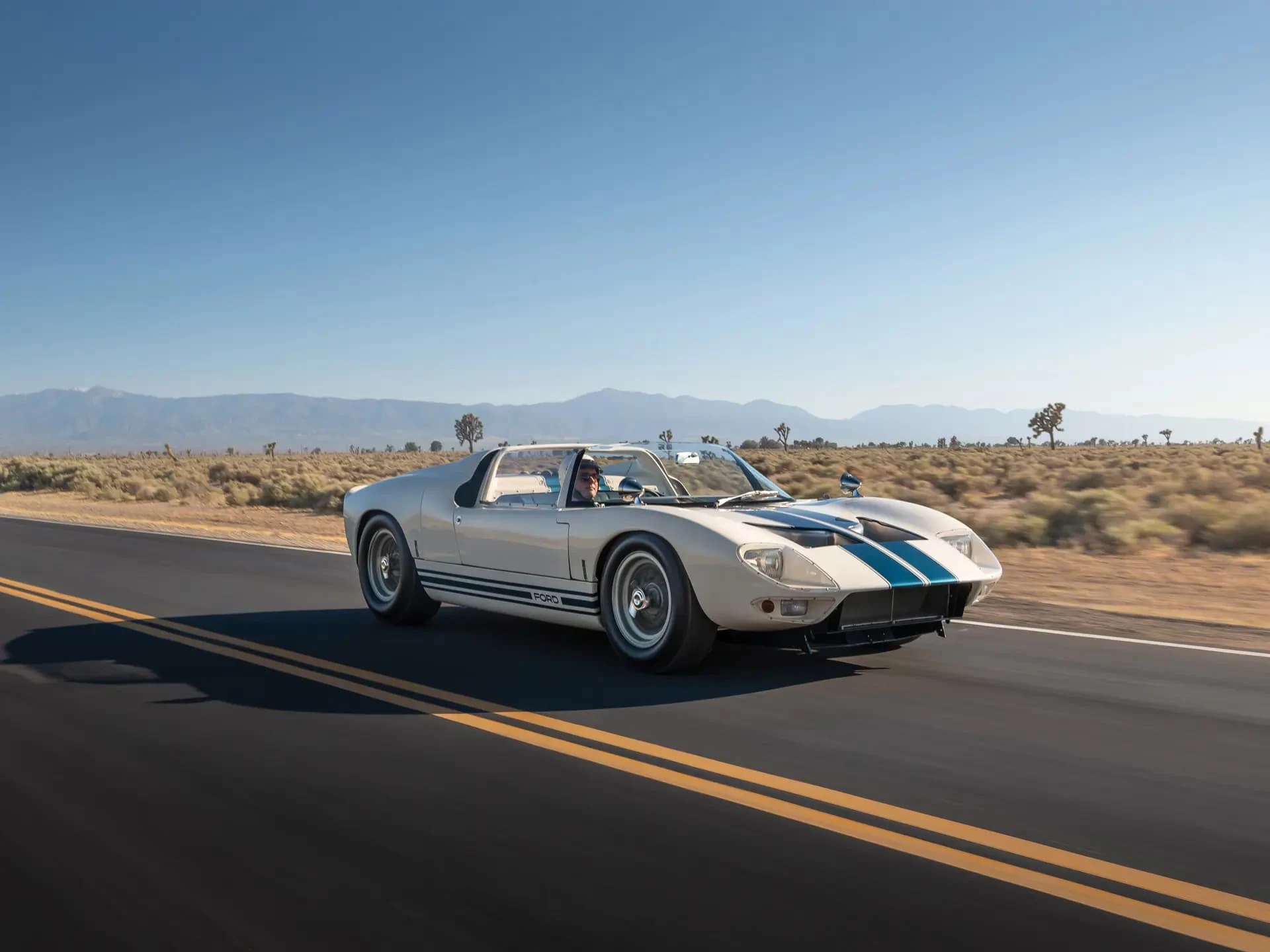 Ford GT40 Roadster Prototype - 1965 - 15
