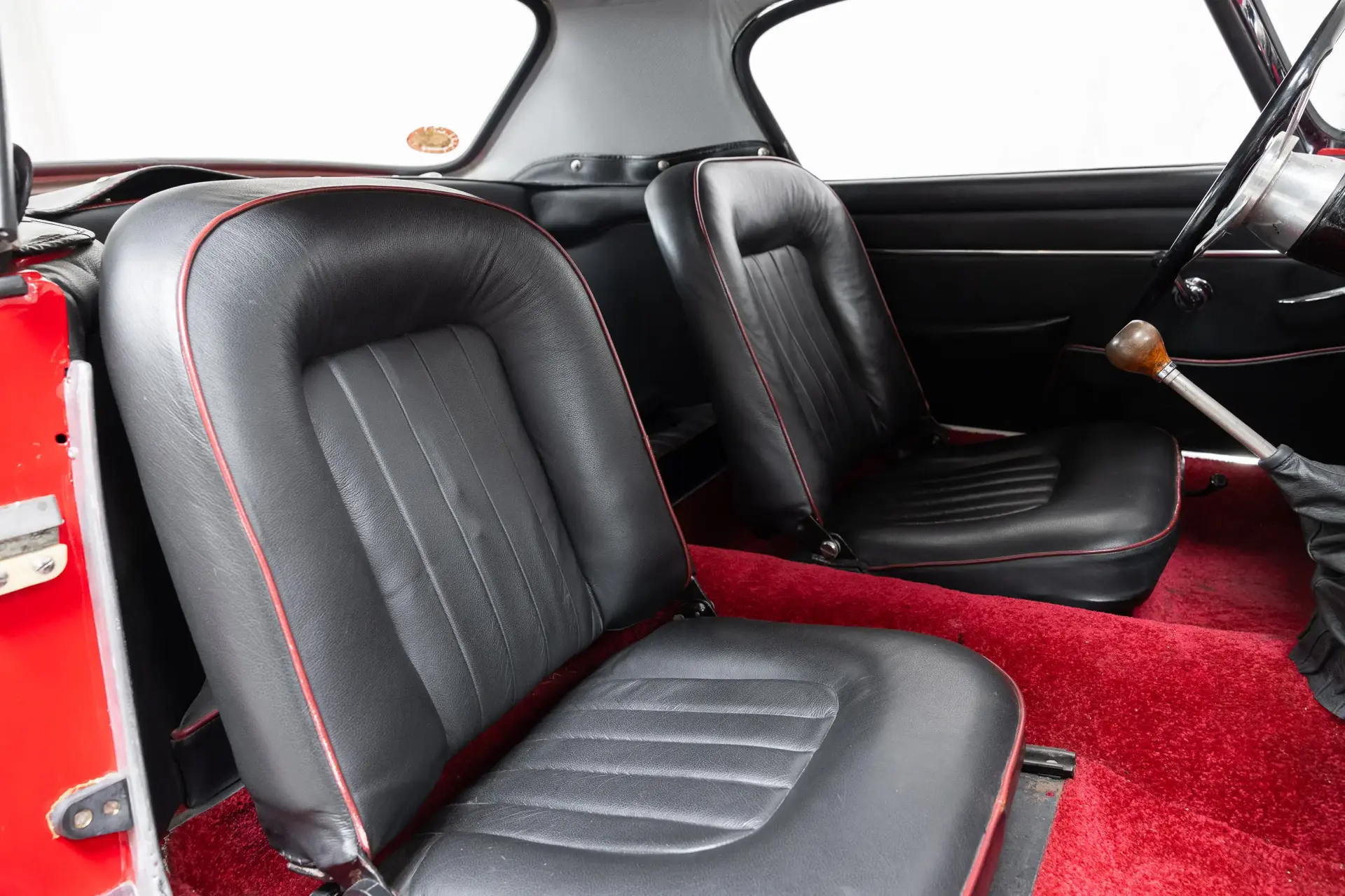 Alfa Romeo 2000 Spider (Touring) - 1961-08