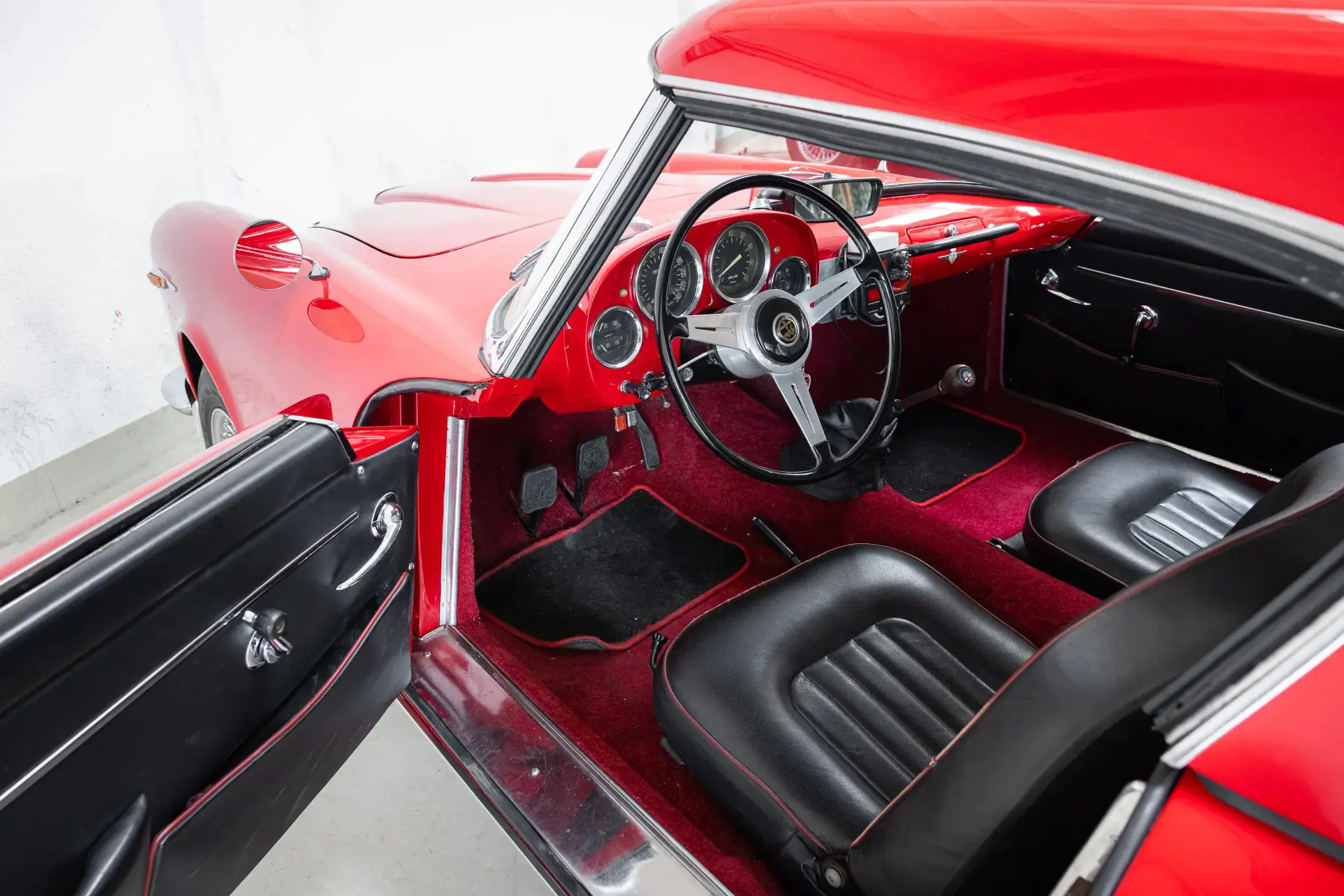 Alfa Romeo 2000 Spider (Touring) - 1961-09