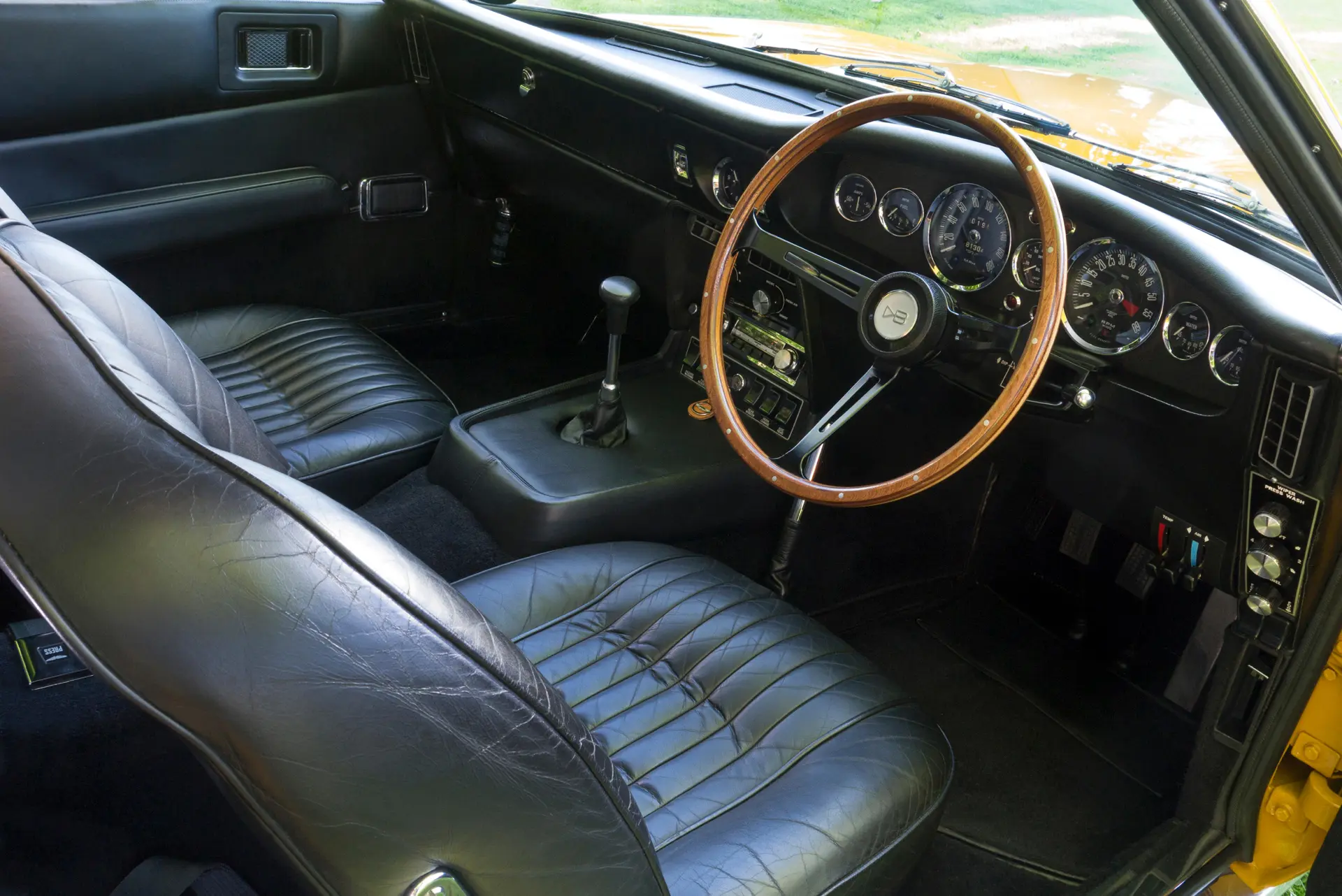 Aston Martin DBS Sports Saloon - 1970 - 02