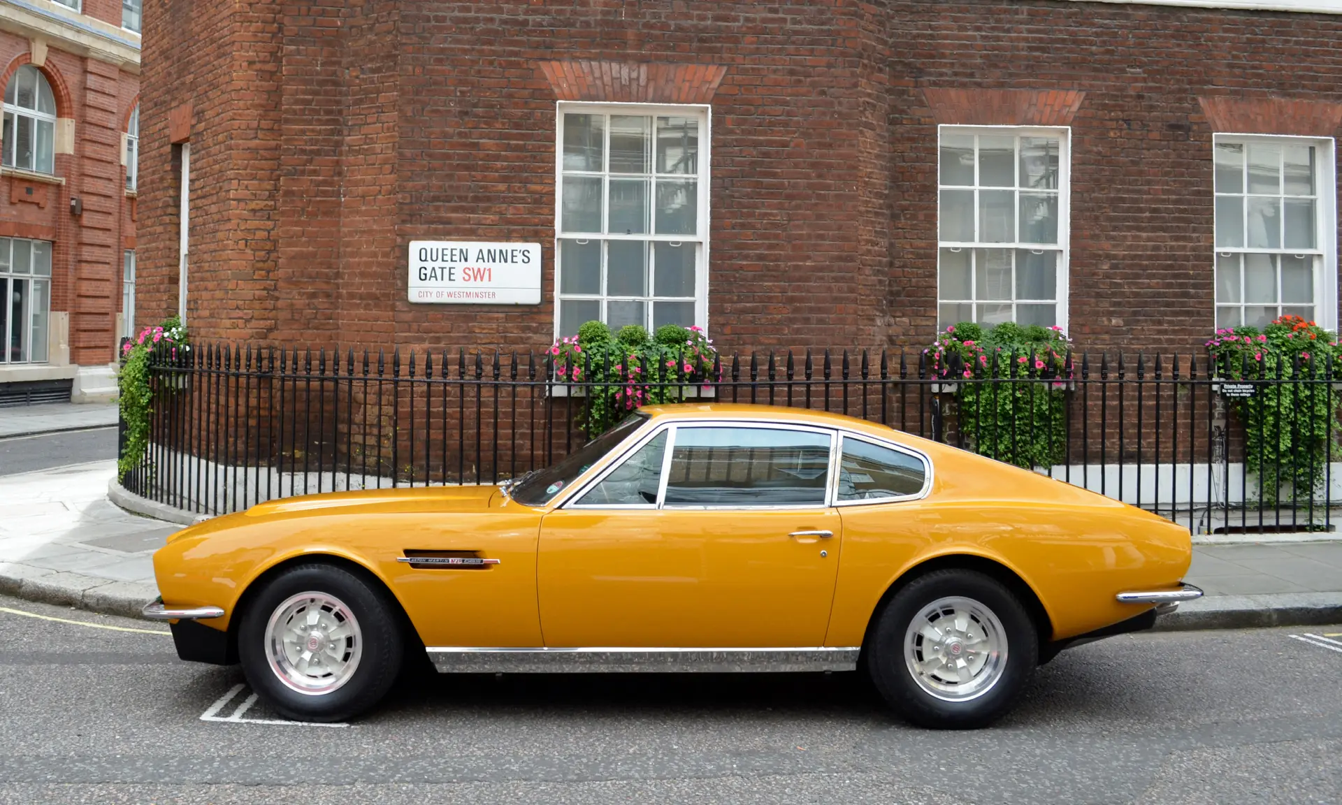 Aston Martin DBS Sports Saloon - 1970 - 26