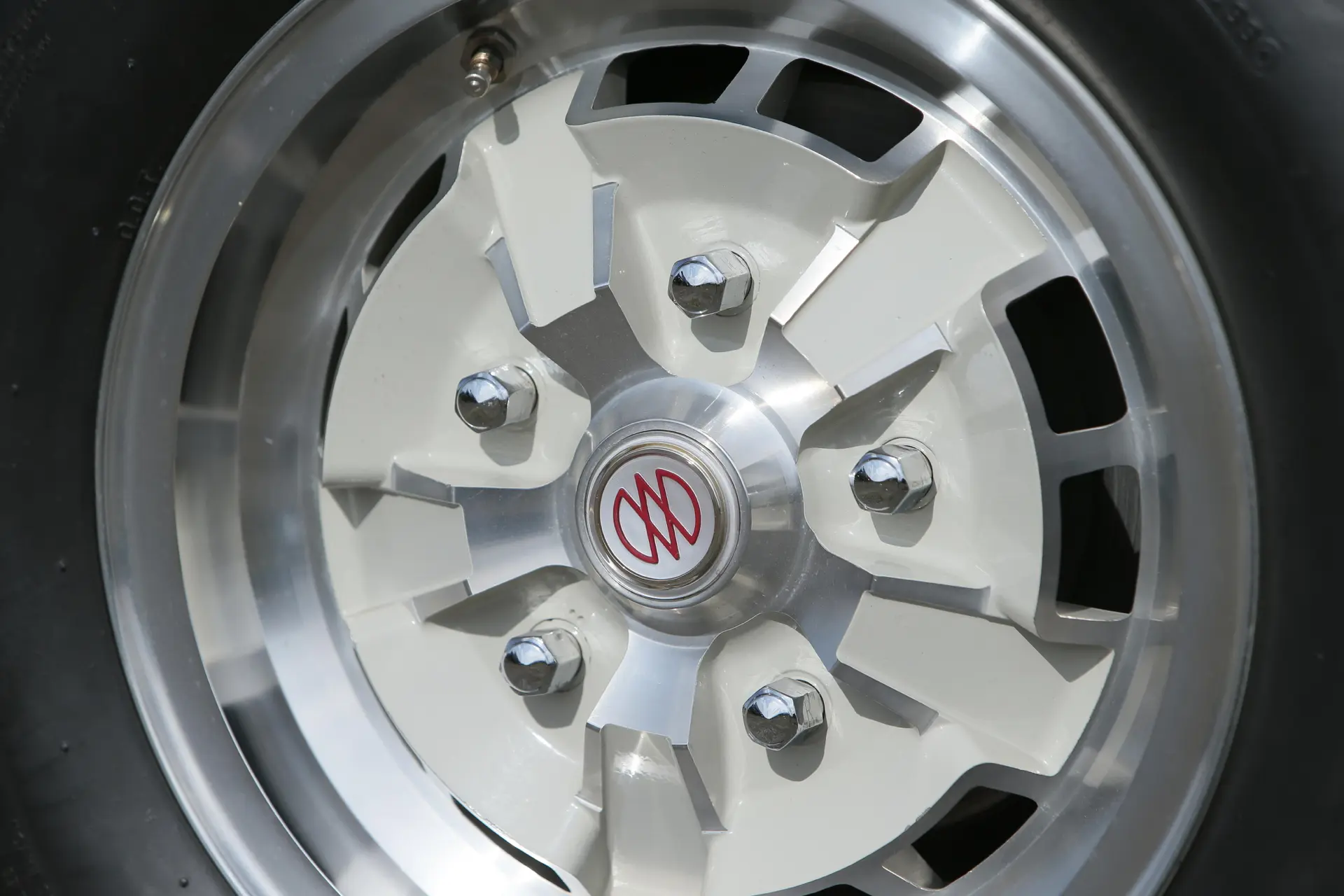 Aston Martin DBS Sports Saloon - 1970 - 36