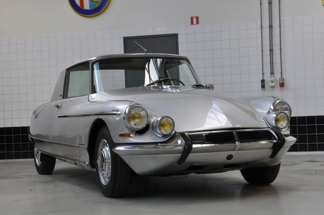 Citroën DS 21 Coupé Le Dandy (Chapron) - 1965 - 01