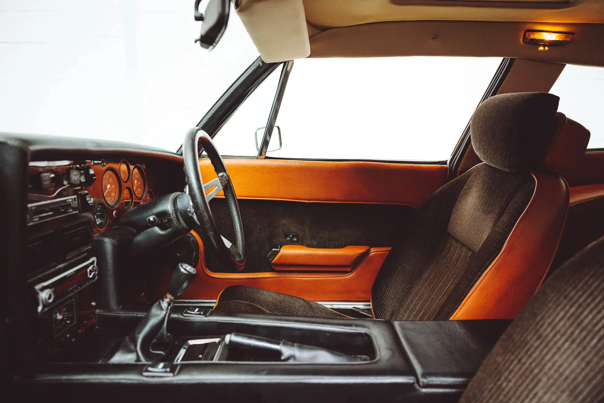 Jensen GT - 1975 - 17