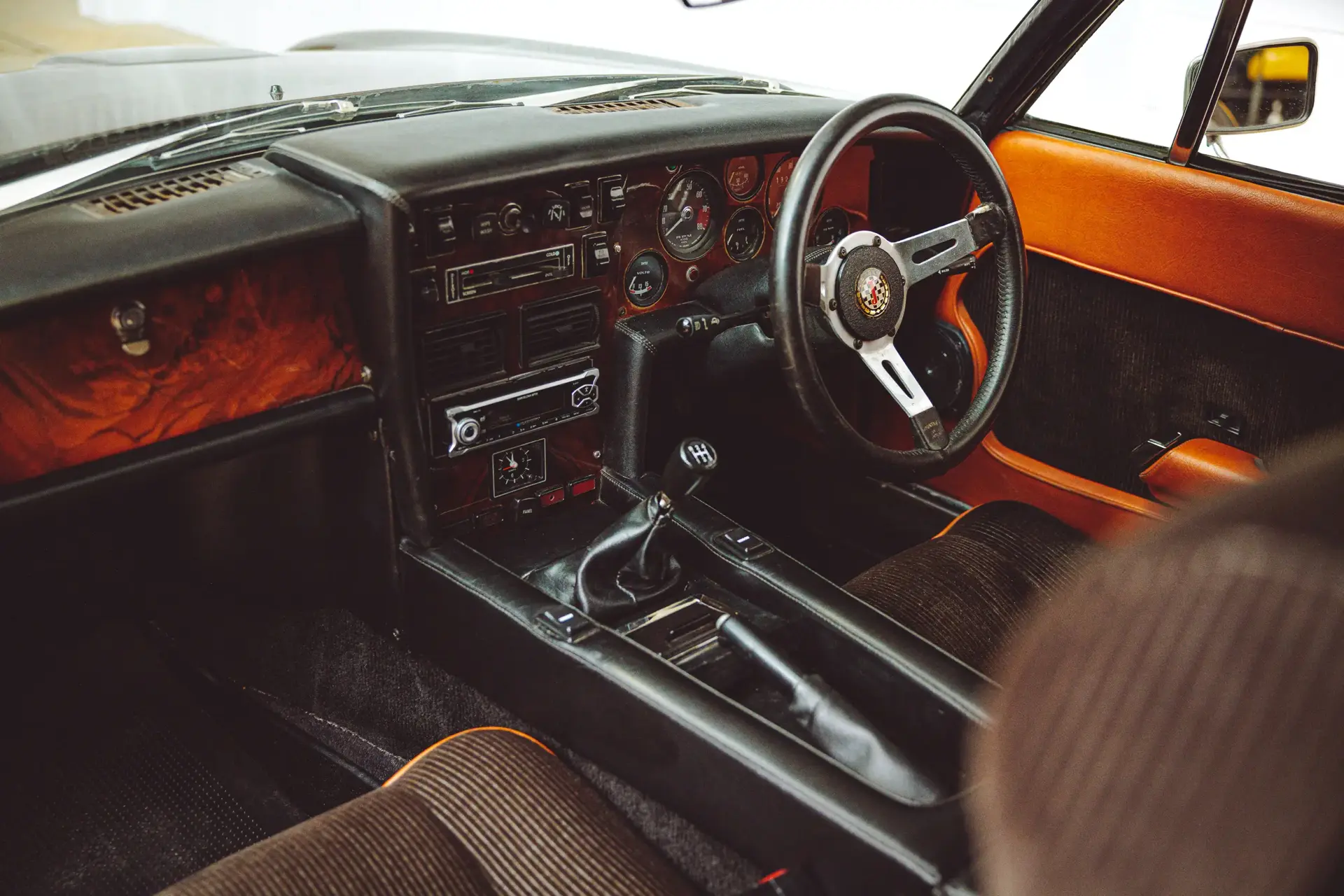 Jensen GT - 1975 - 18