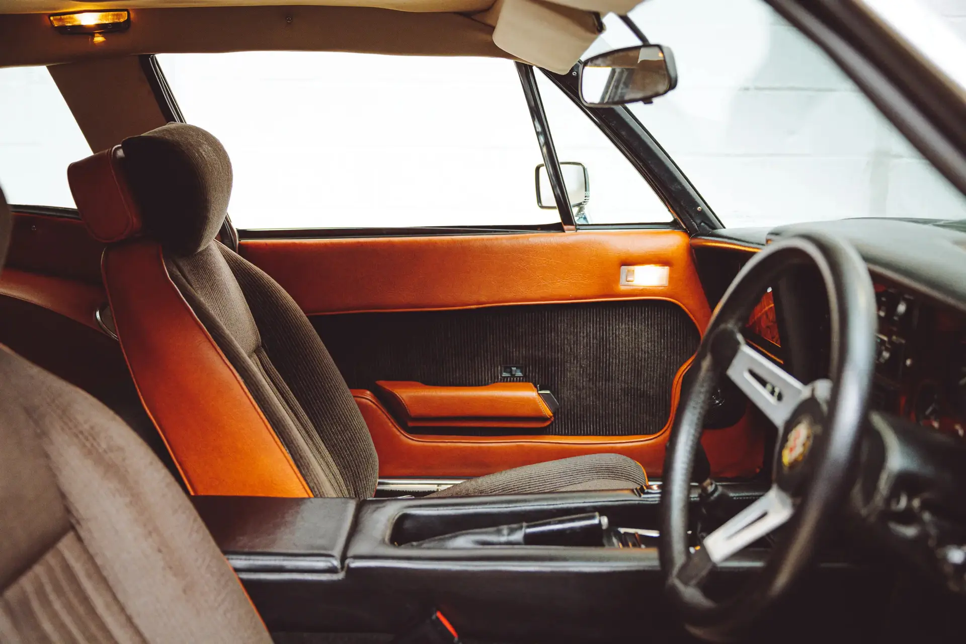 Jensen GT - 1975 - 23