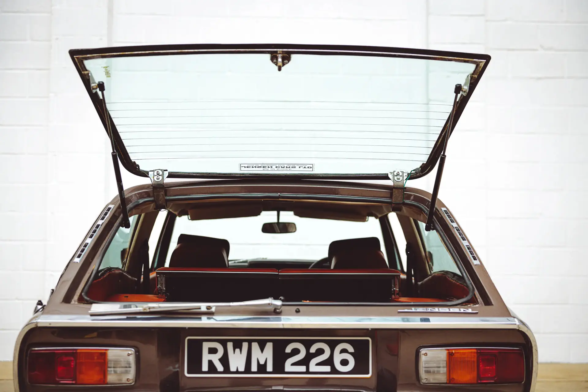 Jensen GT - 1975 - 31