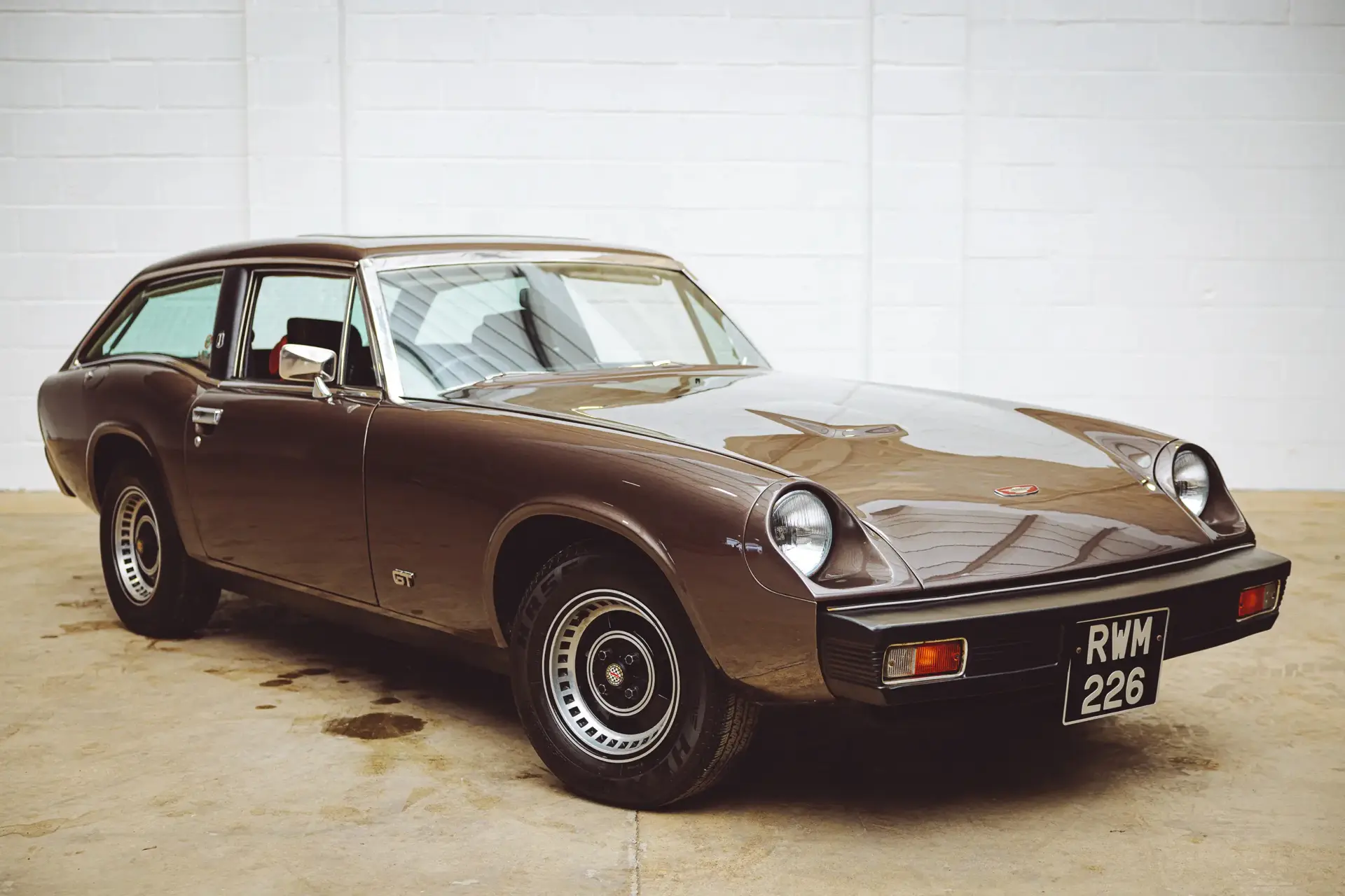Jensen GT - 1975 - 34