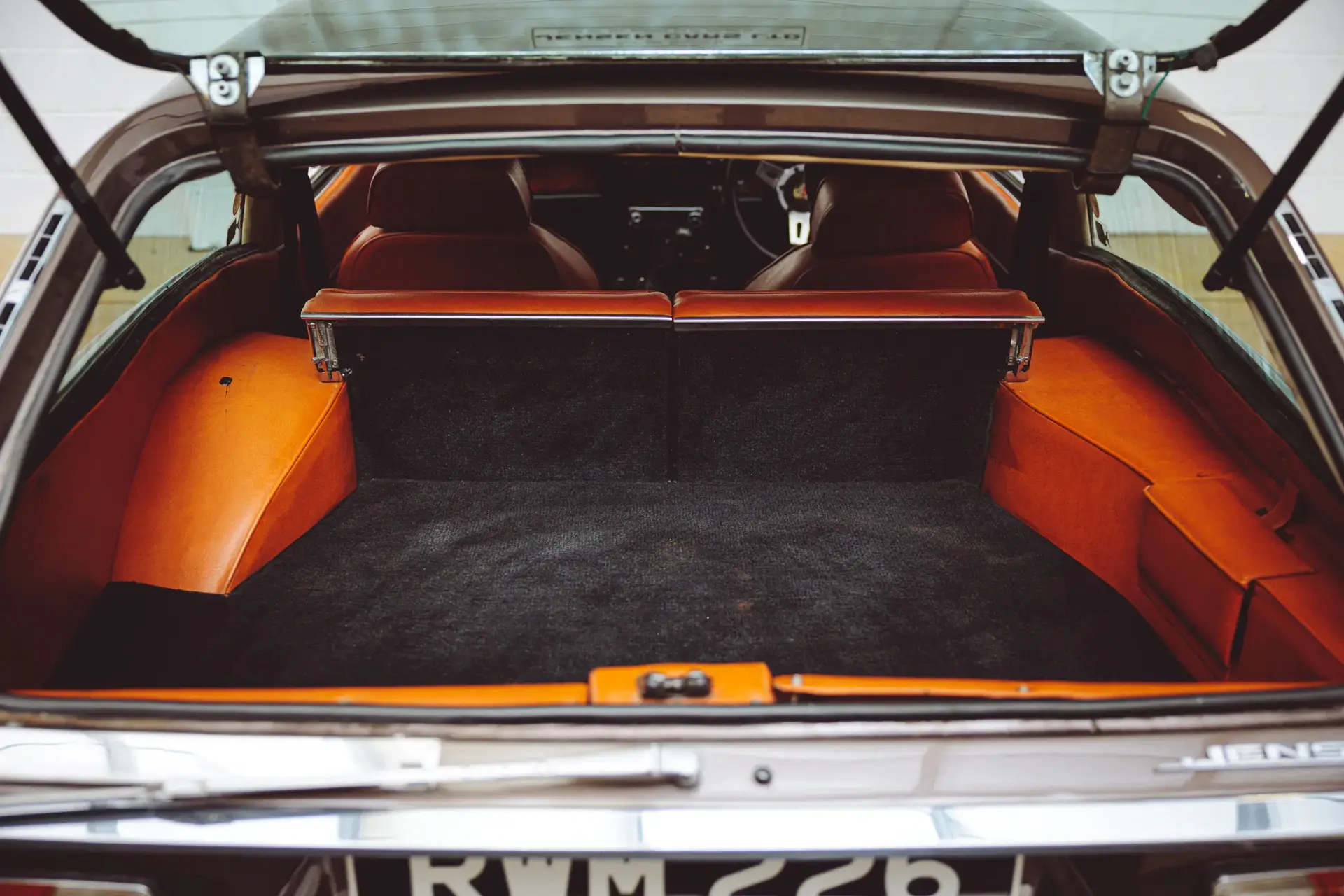 Jensen GT - 1975 - 39