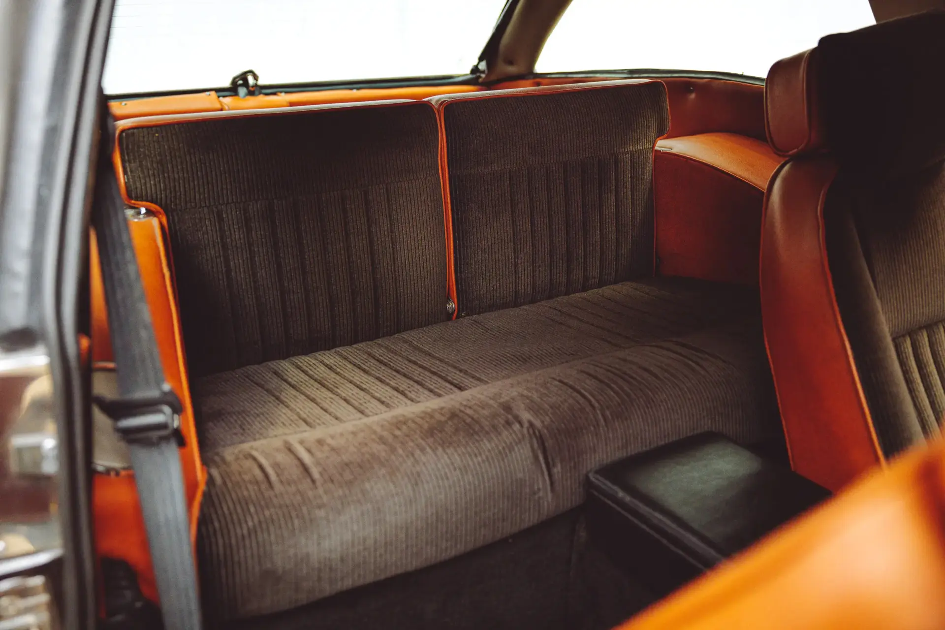 Jensen GT - 1975 - 50