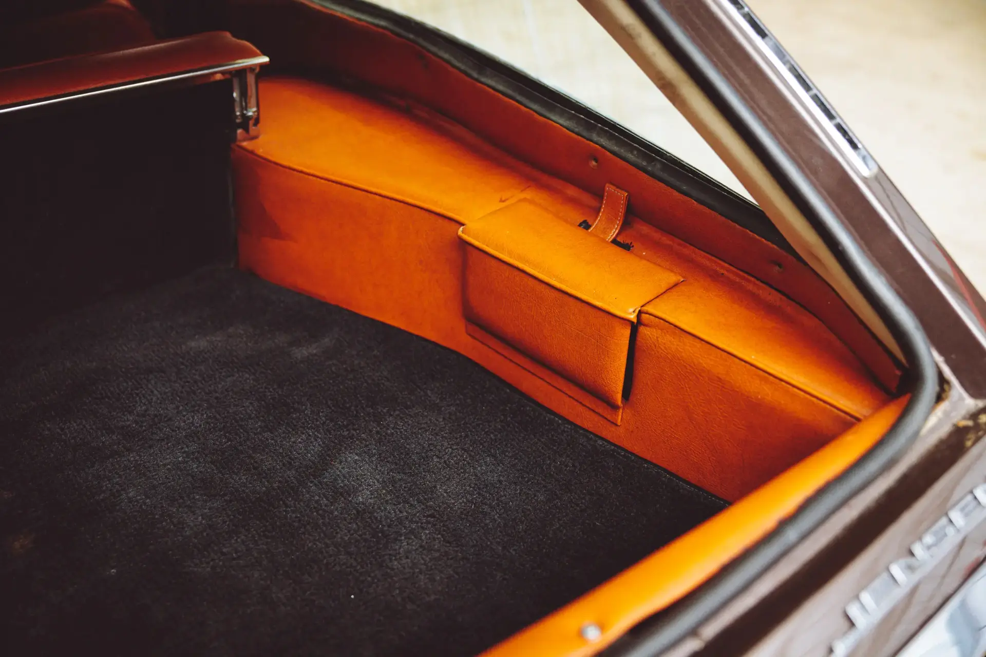 Jensen GT - 1975 - 55