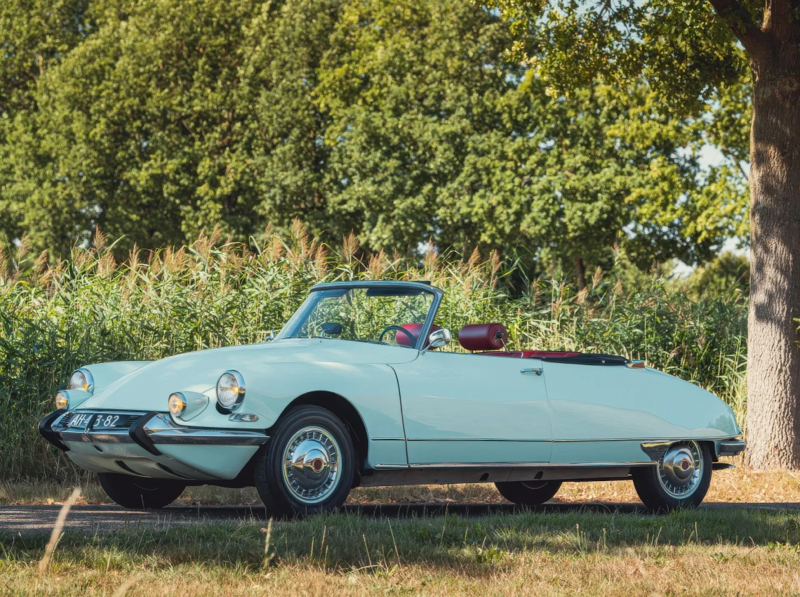 Citroën DS 19M Cabriolet (Chapron) - 1964 -01