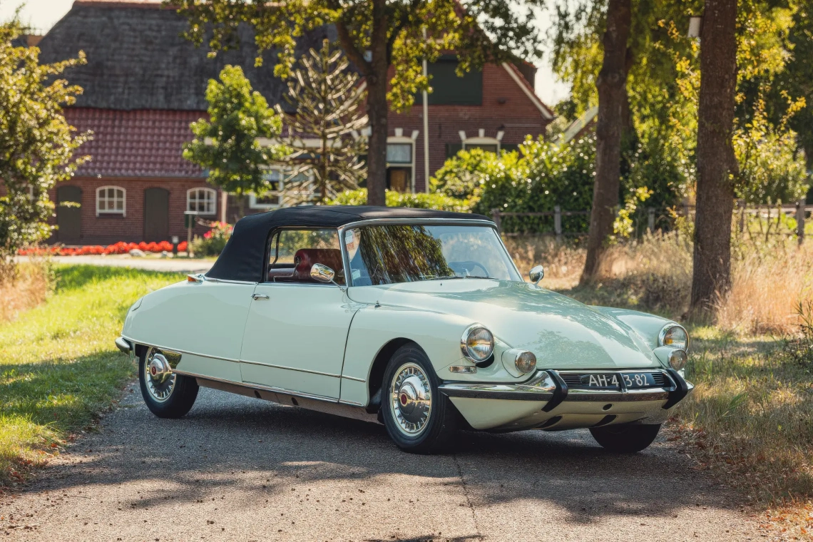 Citroën DS 19M Cabriolet (Chapron) - 1964 -13