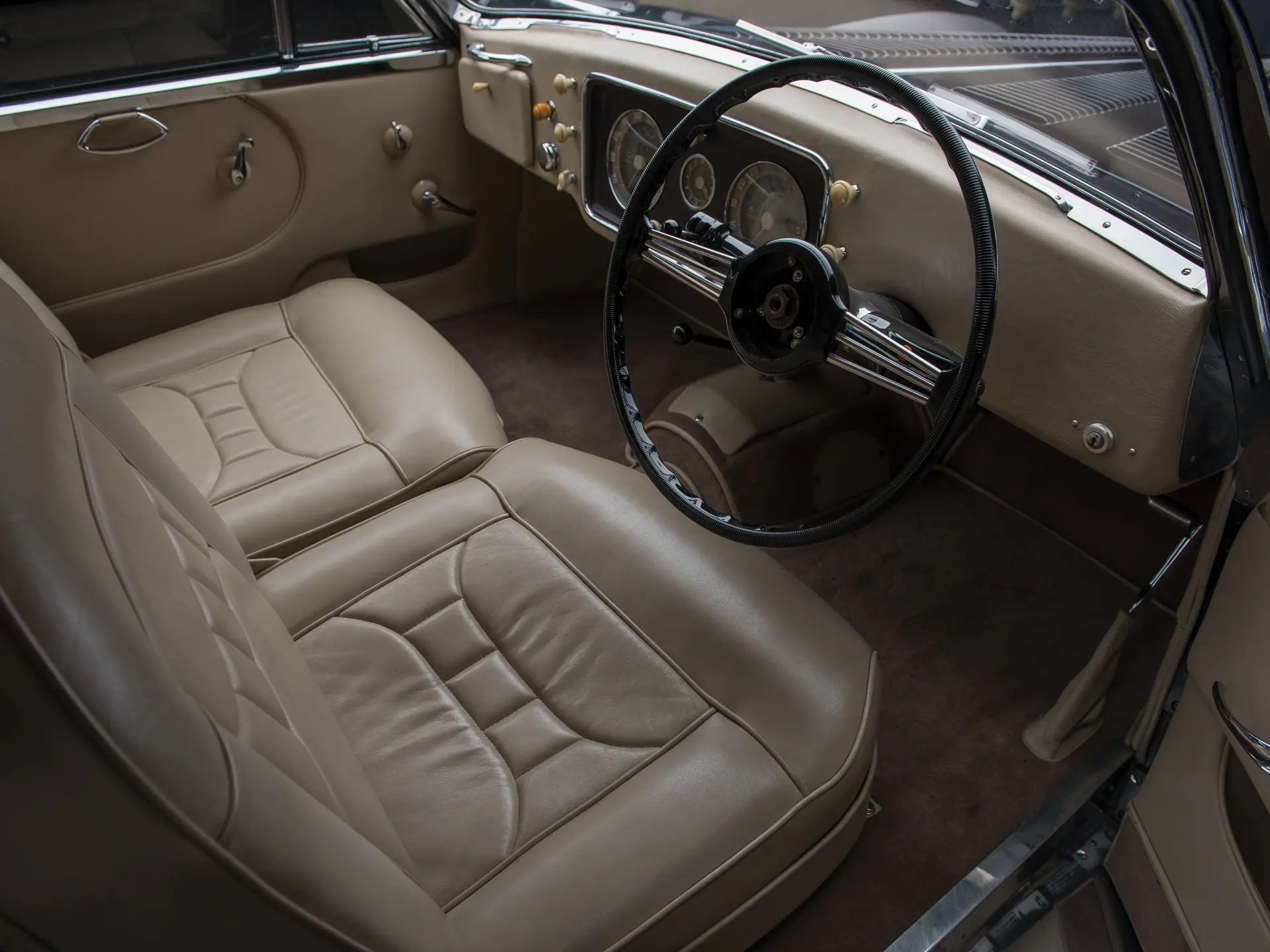 Delahaye 235 Coupé (Saoutchik) - 1952-04