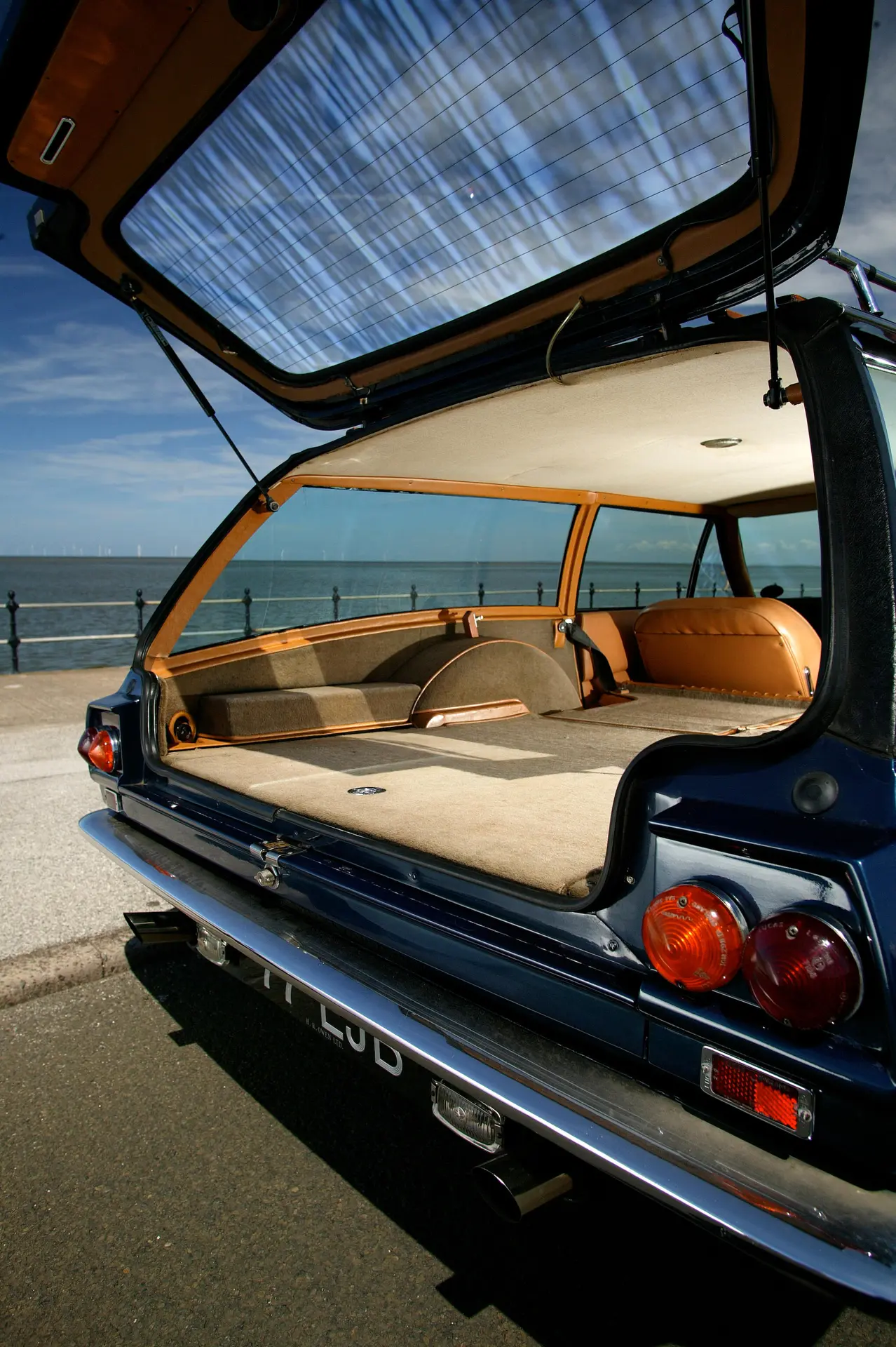 Aston Martin DBS Estate (FLM Panelcraft) - 1971 -07