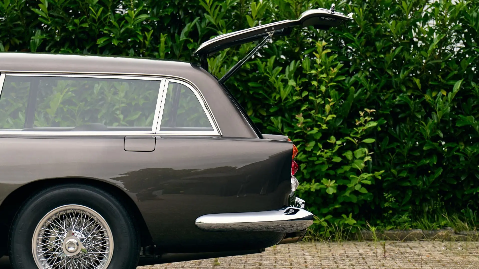 Aston Martin DB5 Shooting Brake - 1965-04