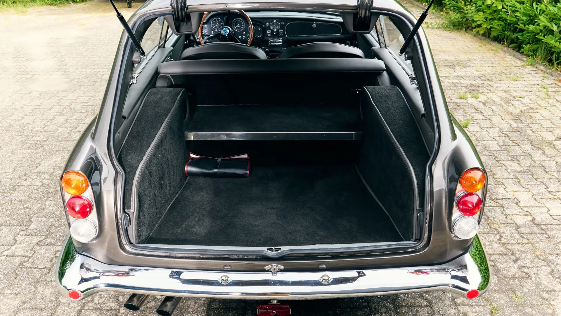 Aston Martin DB5 Shooting Brake - 1965-07