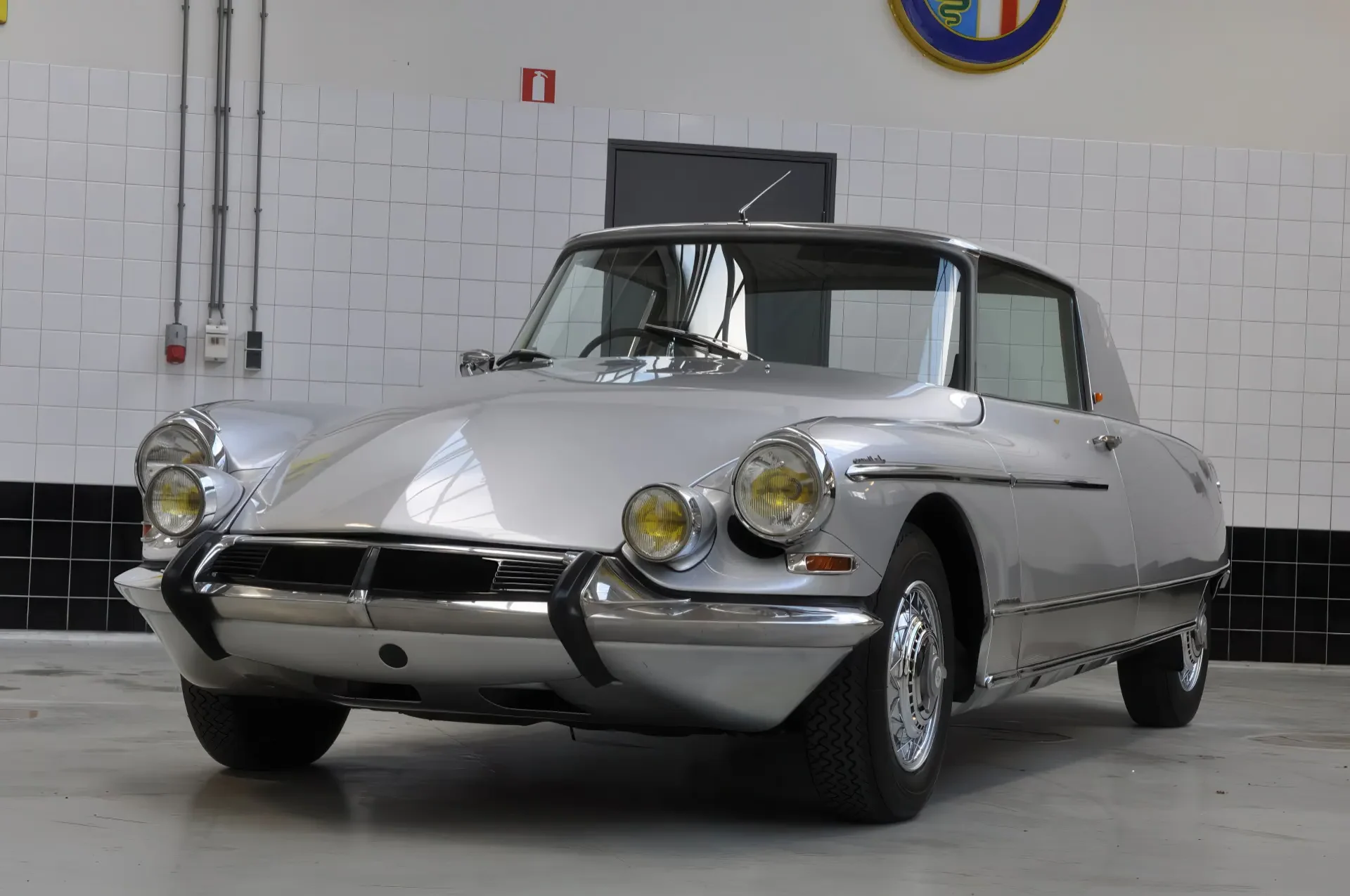Citroën DS 21 Coupé Le Dandy (Chapron) - 1965 - banner