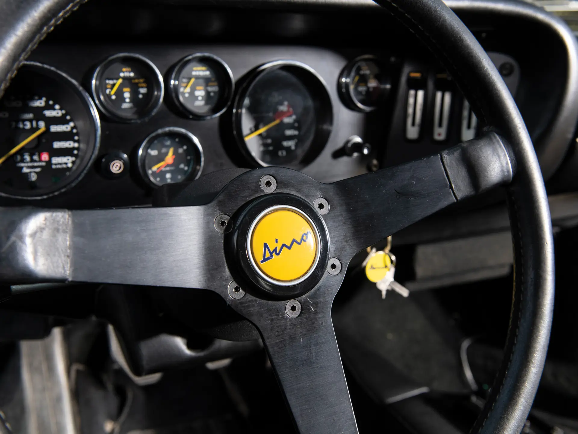 Dino 208 GT4 (Bertone) - 1975-23