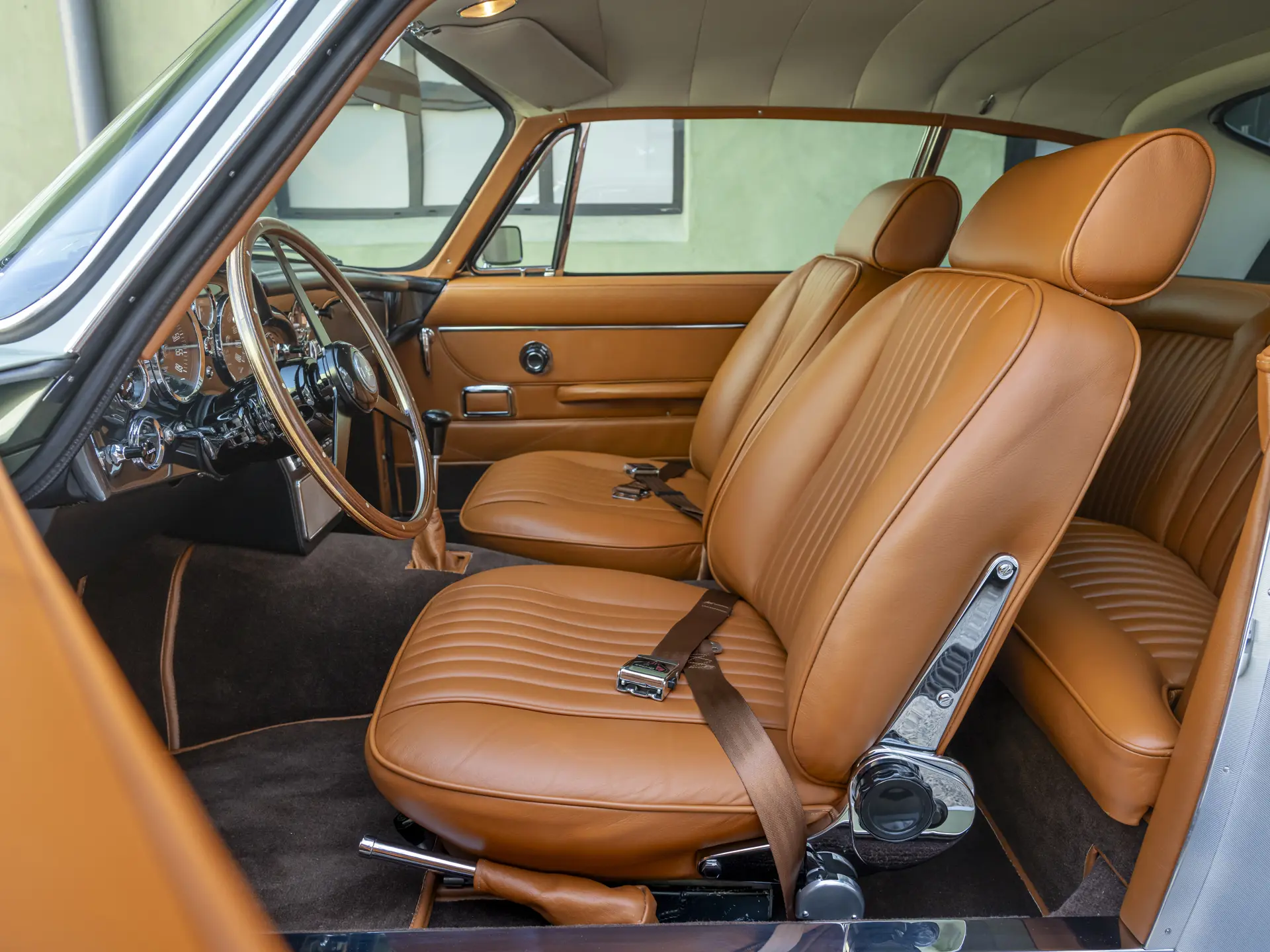 Aston Martin DB6 Mk 2 Vantage - 1970-12