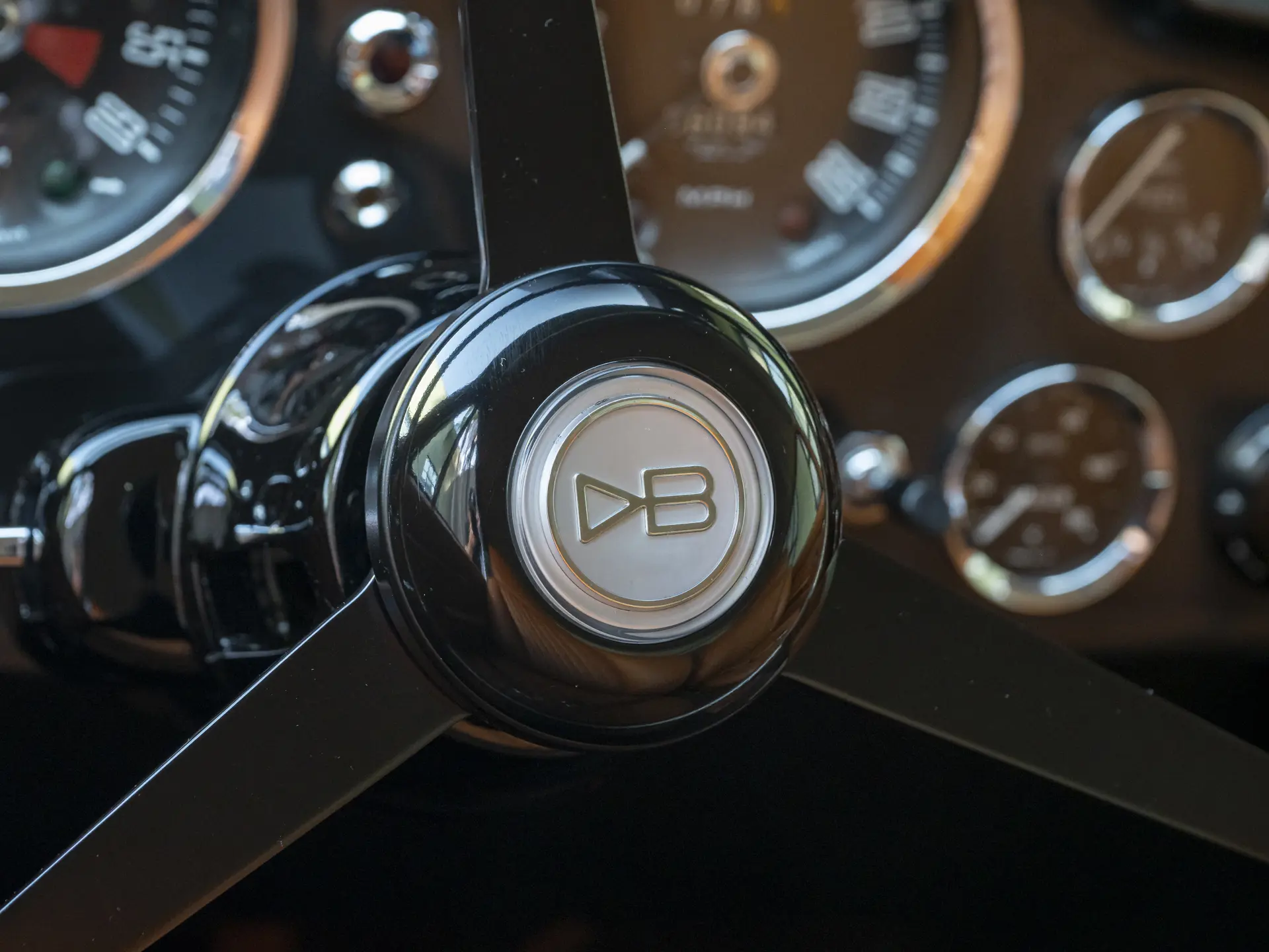 Aston Martin DB6 Mk 2 Vantage - 1970-14