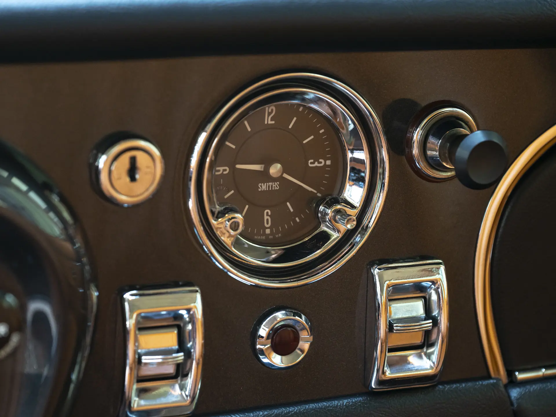 Aston Martin DB6 Mk 2 Vantage - 1970-21