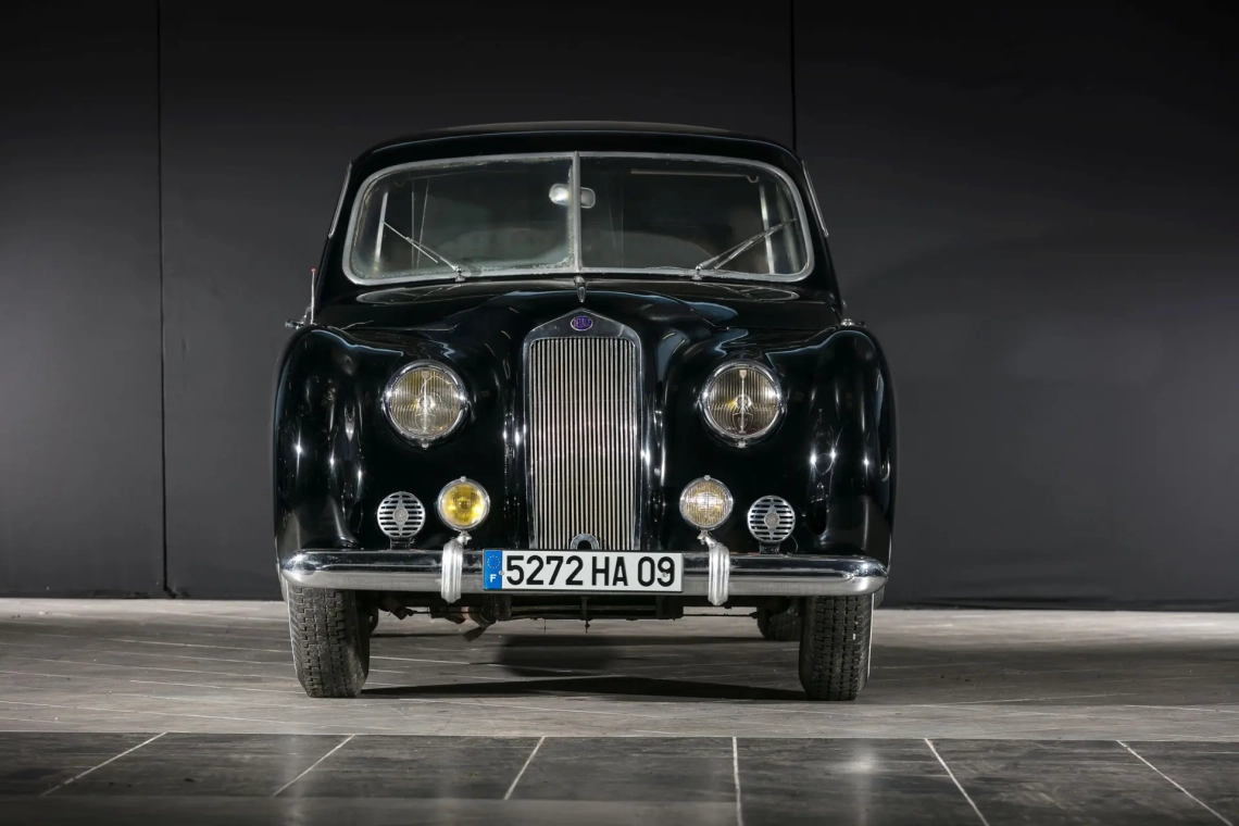 Delage D6 3L limousine (Guilloré) - 1952-04