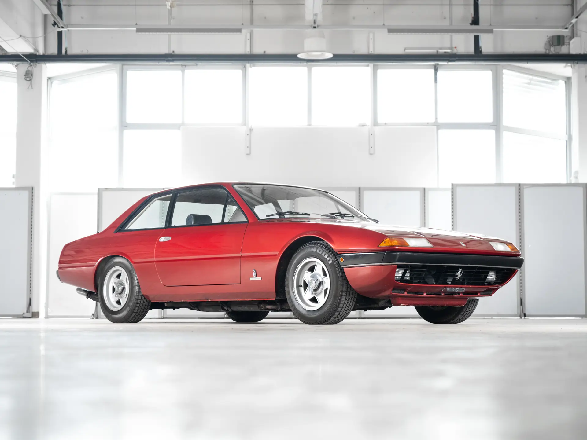 Ferrari 365 GT4 2+2 (Pinifarina) - 1973-05