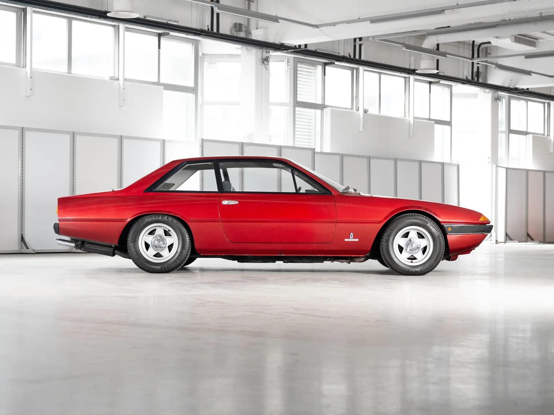 Ferrari 365 GT4 2+2 (Pinifarina) - 1973-09