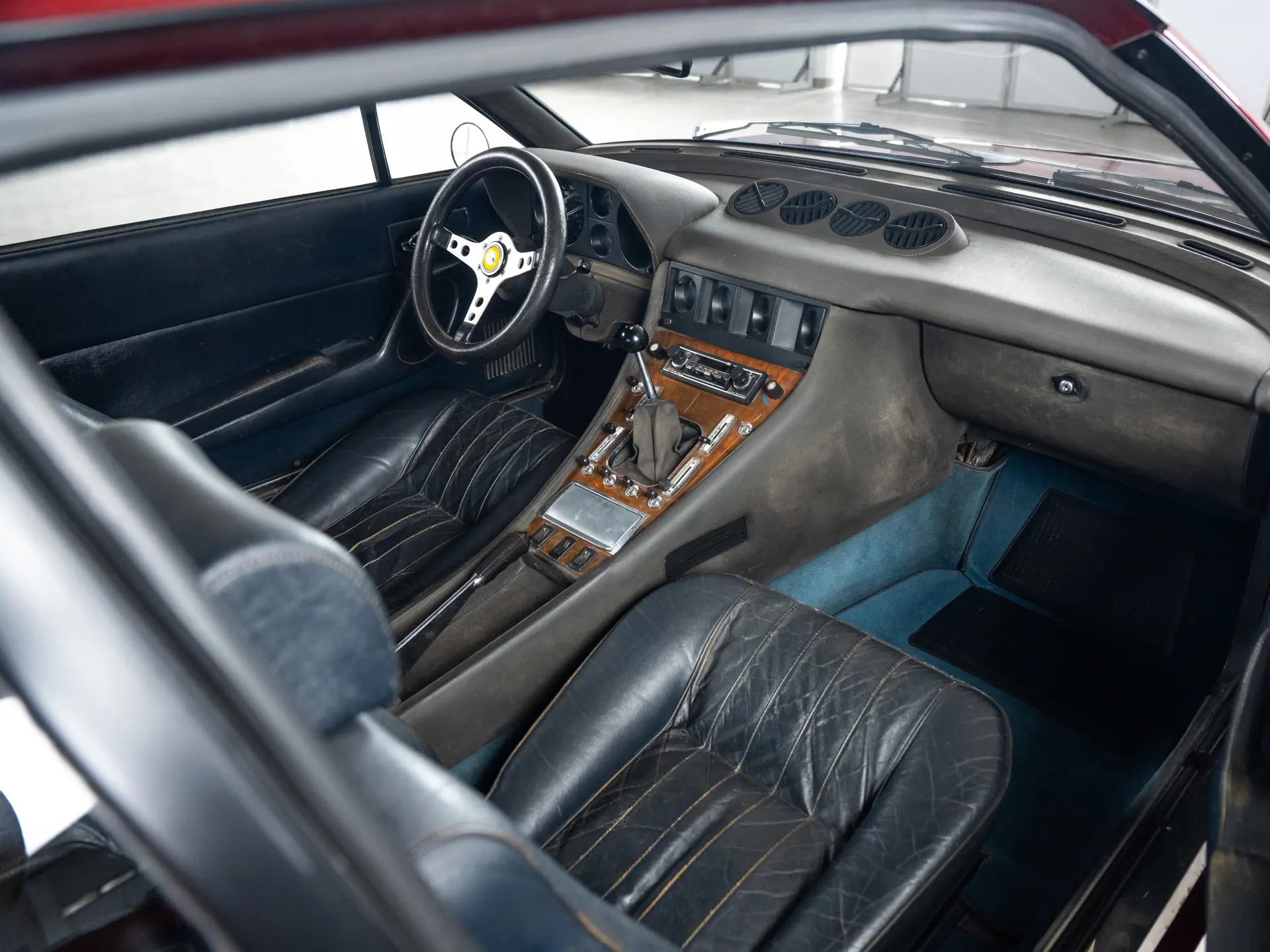 Ferrari 365 GT4 2+2 (Pinifarina) - 1973-15