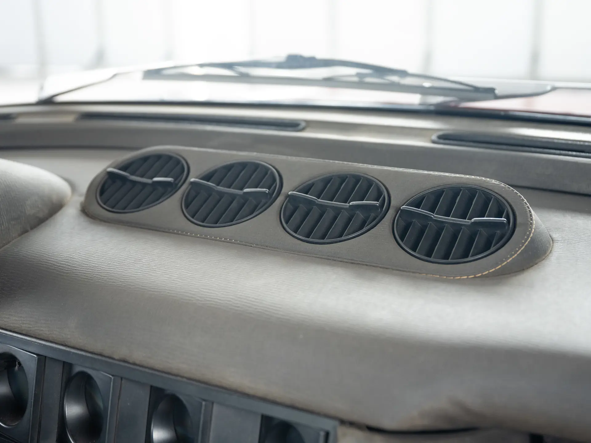 Ferrari 365 GT4 2+2 (Pinifarina) - 1973-24